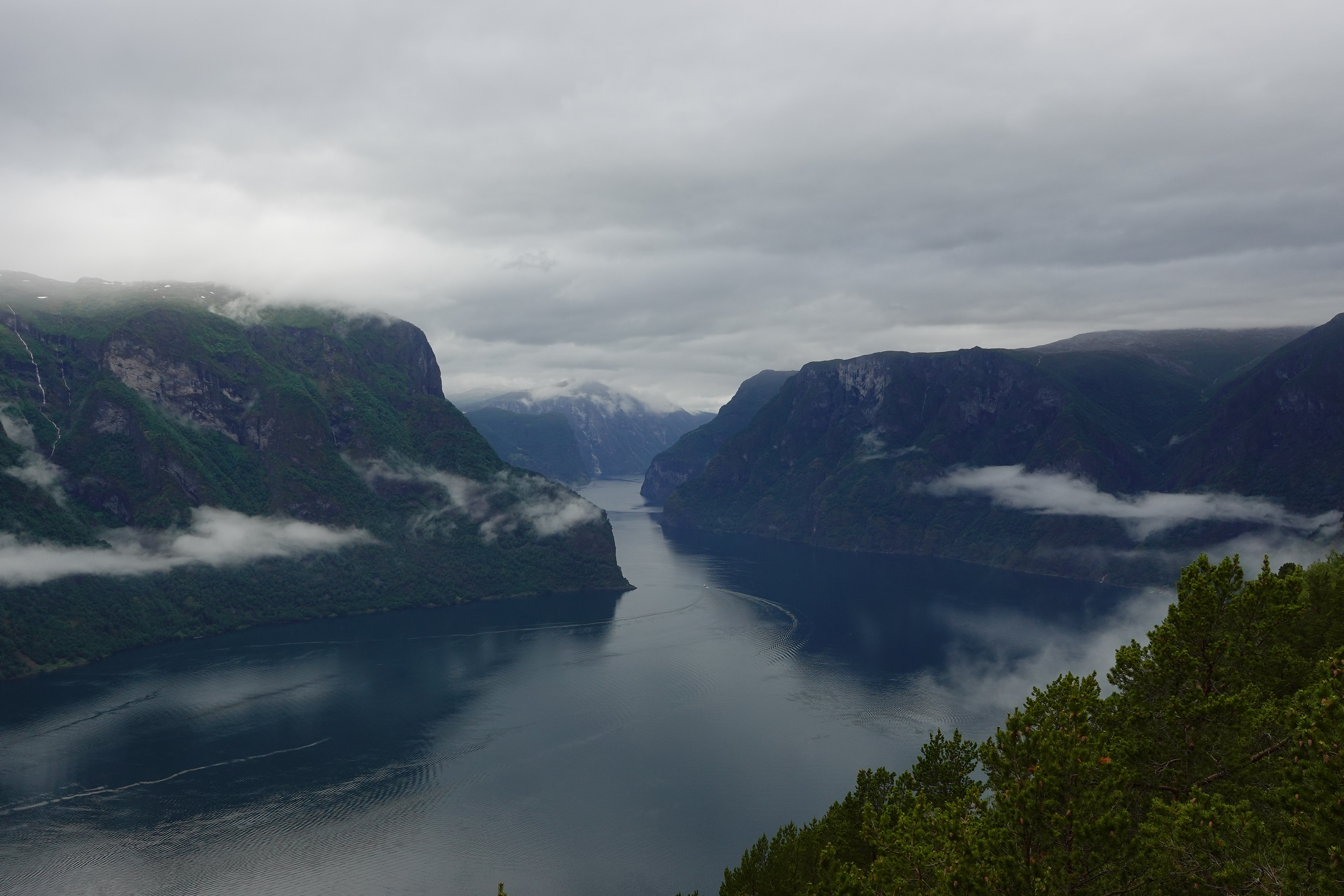 Nærøyfjord | 📷ZV-1 | F5.6 | 12mm | 1/250