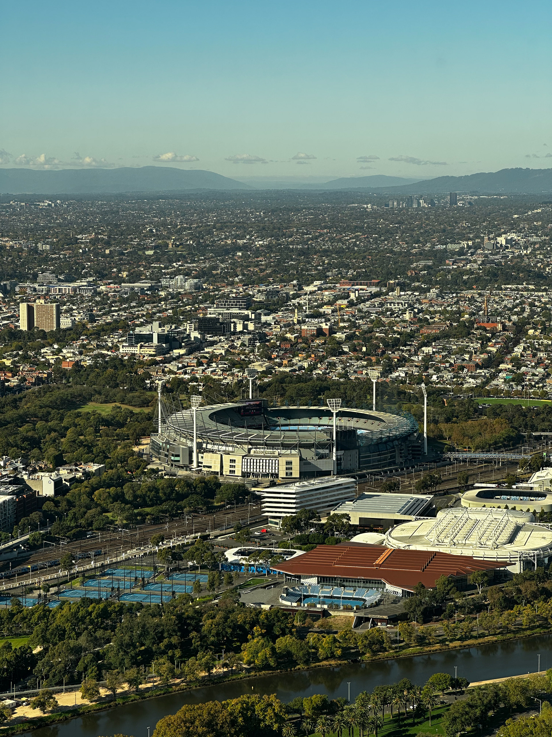 MCG | 📷 IPhone 14 Pro | F2.8 | 70mm | 1/200