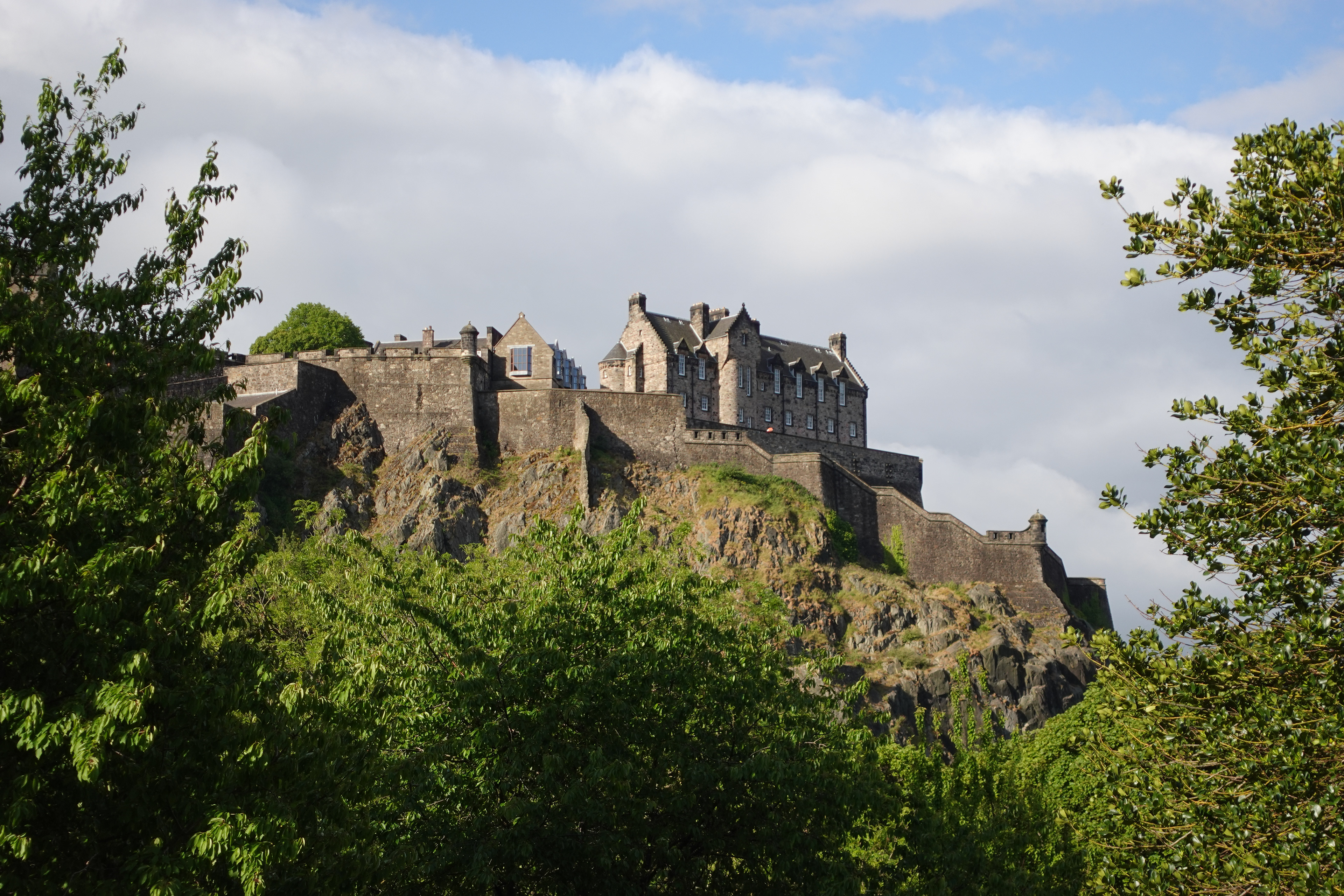 Edinburgh Castle | 📷ZV-1 | F2.8 | 25mm | 1/160