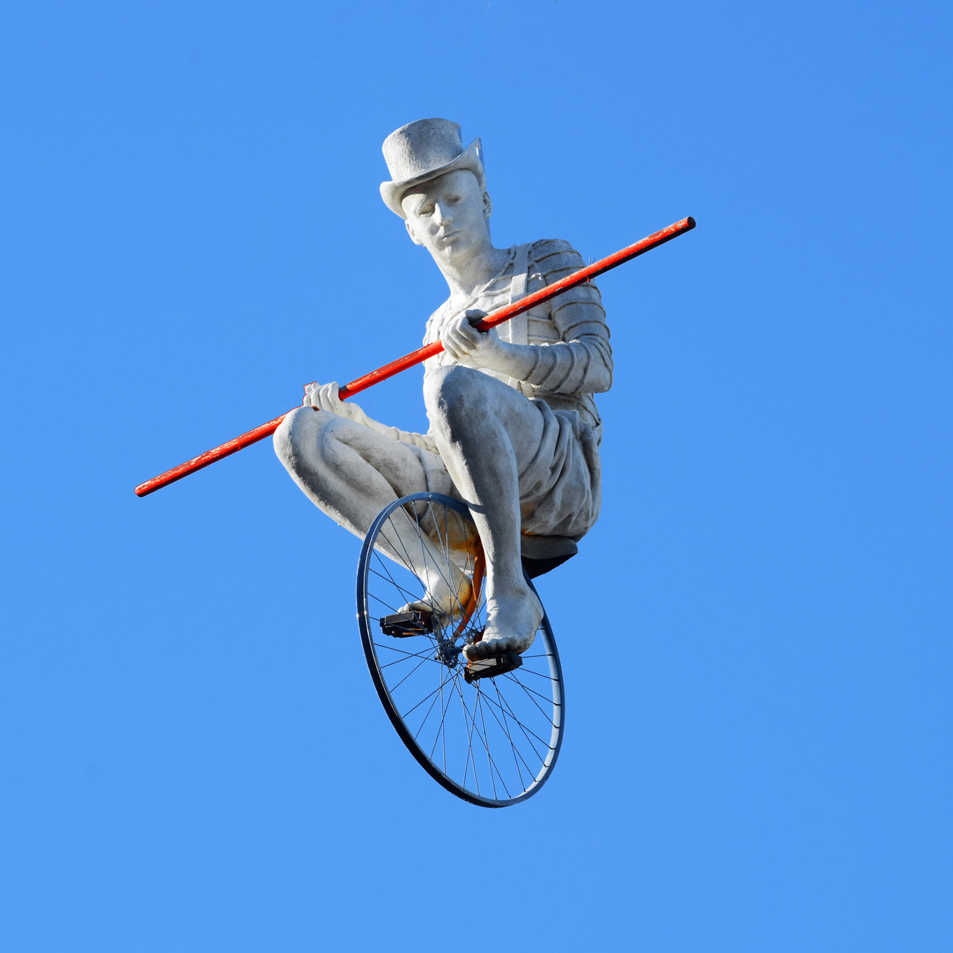One wheel no hands