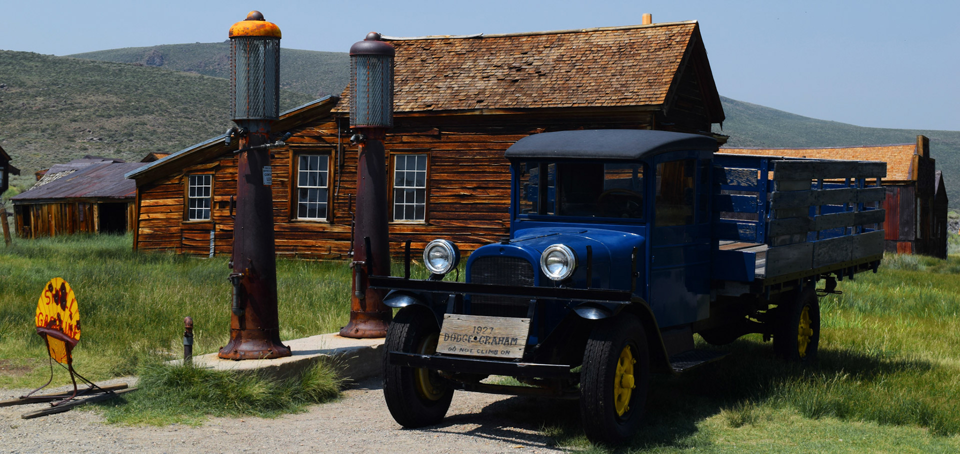 At the Gas station, 1920/30