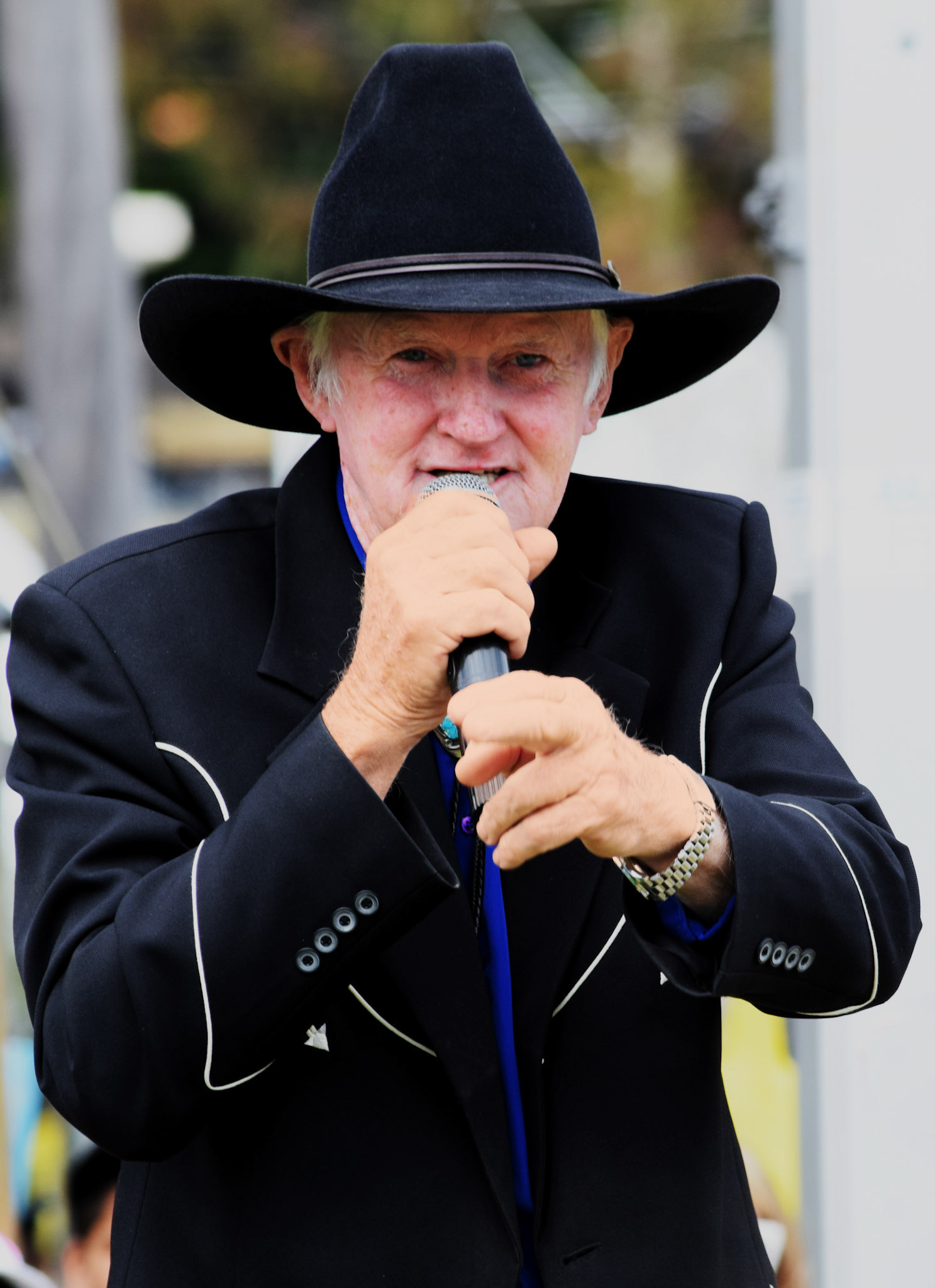 Compere