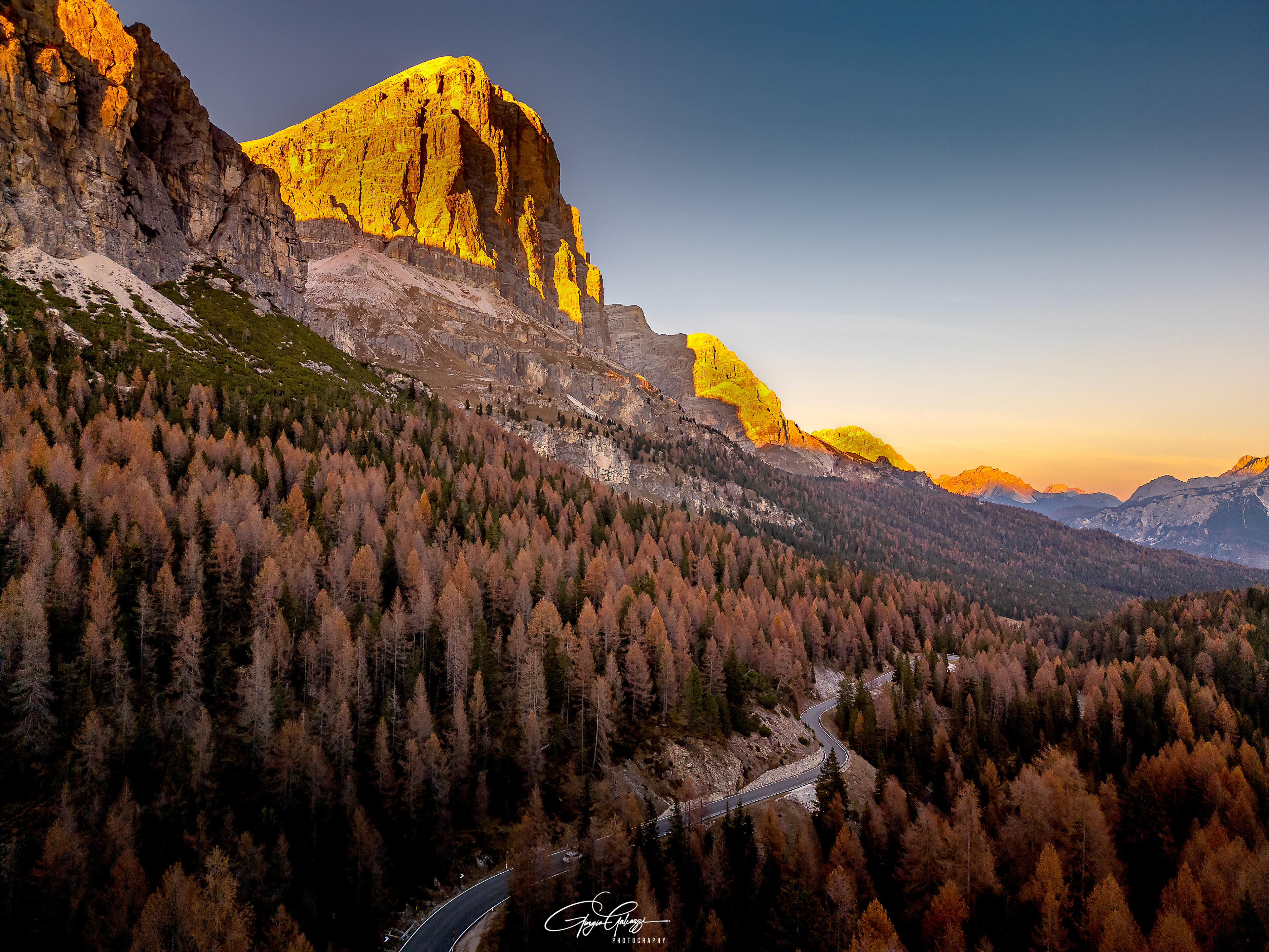 Strada per il passo Falzarego