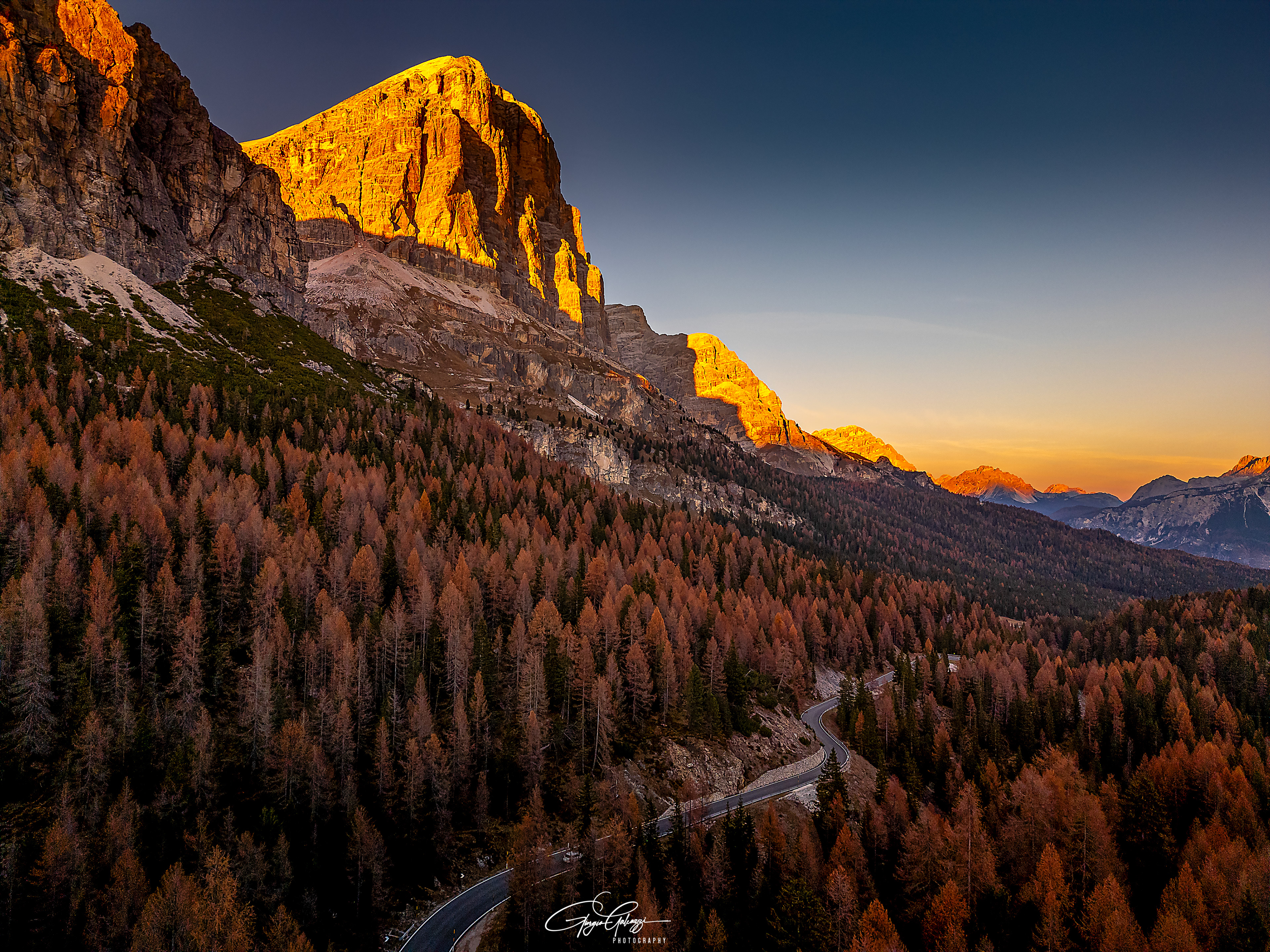 Strada per passo Falzarego