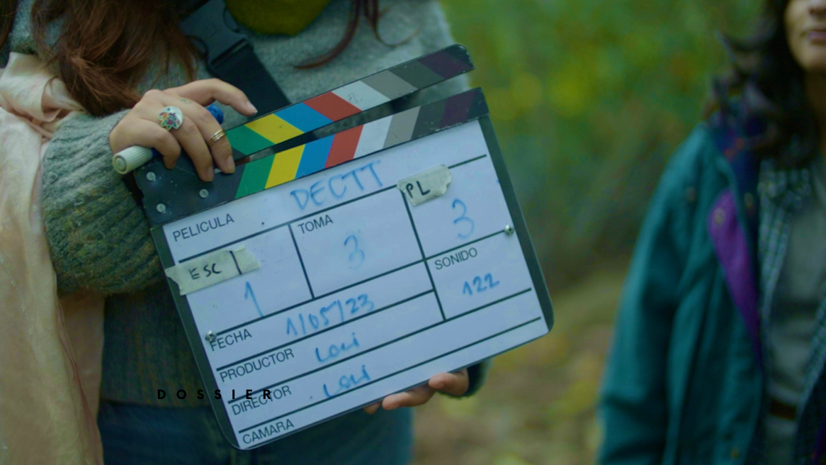 Directora Lola Contreras y actriz protagónica Belén Herrera en el set de "Donde el Cielo Toca Tierra", Mayo 2023.