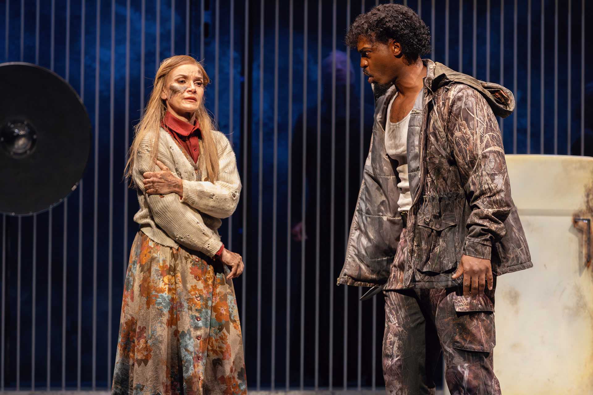 Vida Miknevičiūtė (Sieglinde), Soloman Howard (Hunding), photo by Curtis Brown for the Santa Fe Opera
