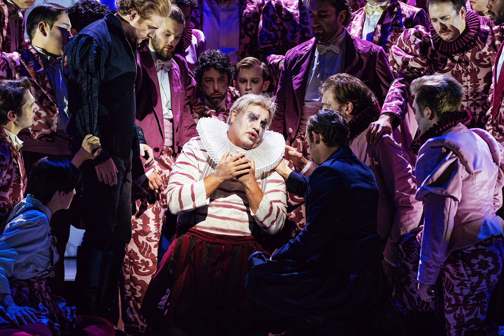Michael Chioldi (Rigoletto), the Santa Fe Opera Chorus, photo by Curtis Brown for the Santa Fe Opera