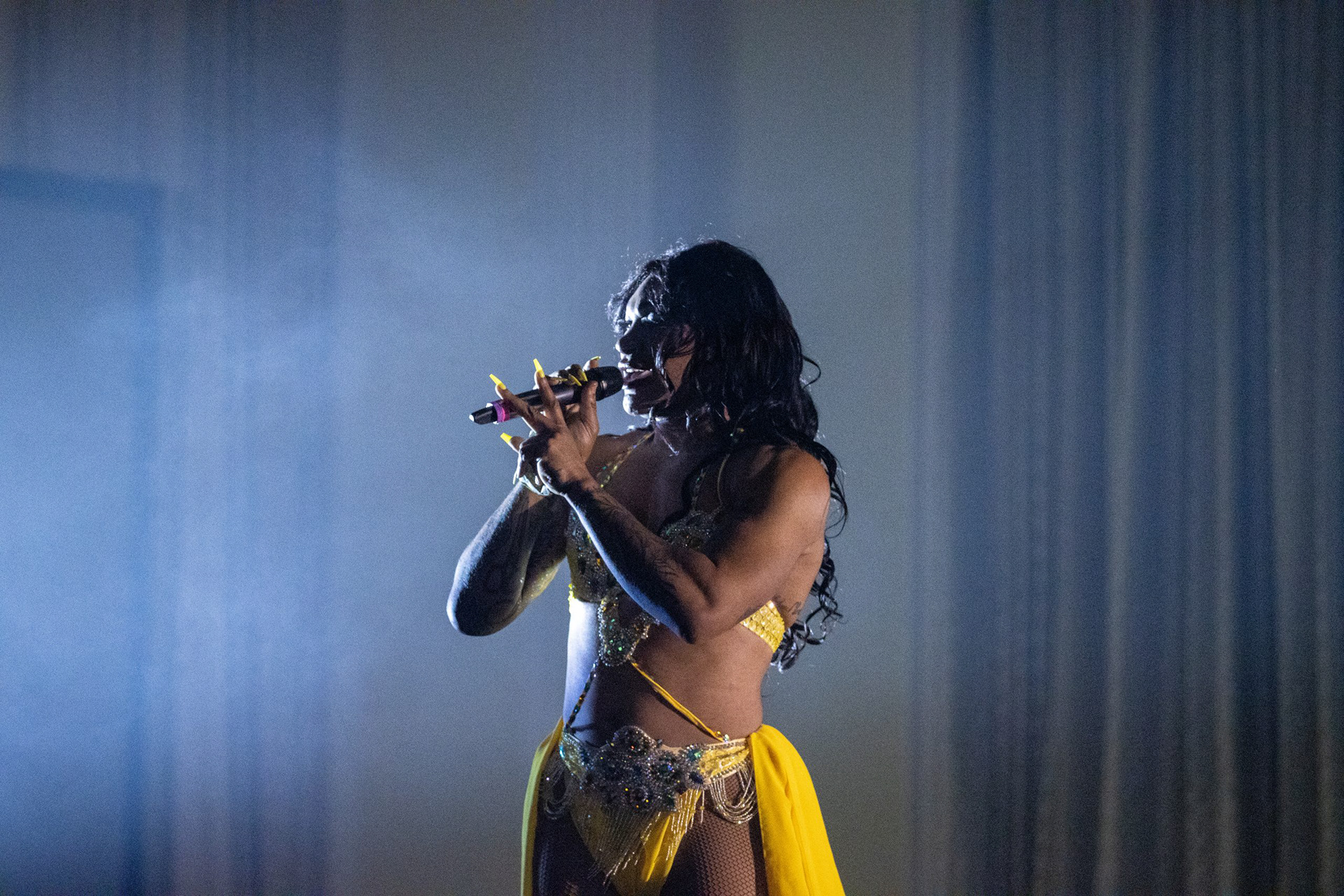 Miss Toto, a University of Maryland alum, emcees Student Entertainment Events’ Spring Drag Show in Stamp Student Union on April 10, 2025. (Sam Cohen/The Diamondback)
