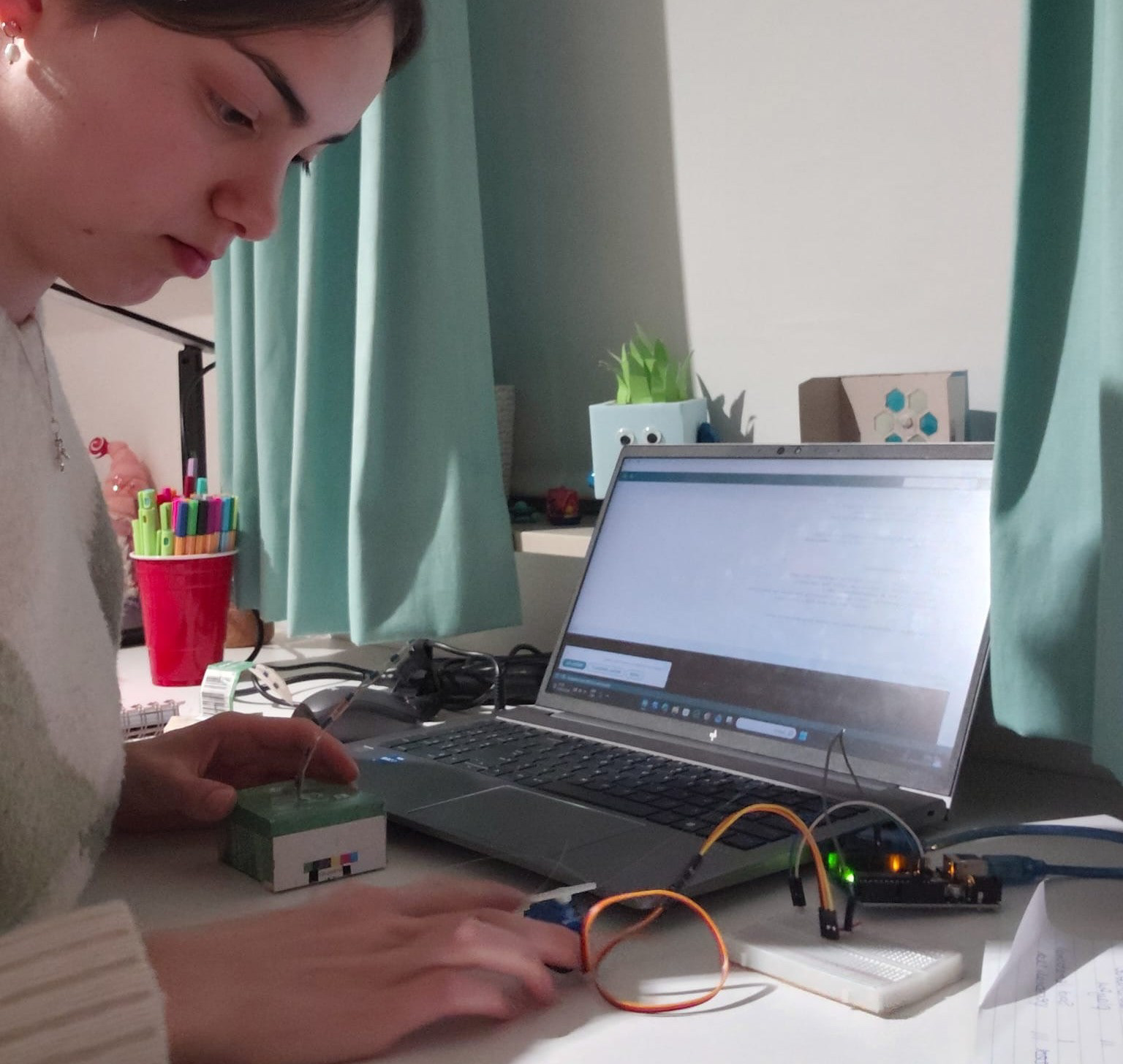 Testing cardboard leaf mechanisms with electronics (FBP)