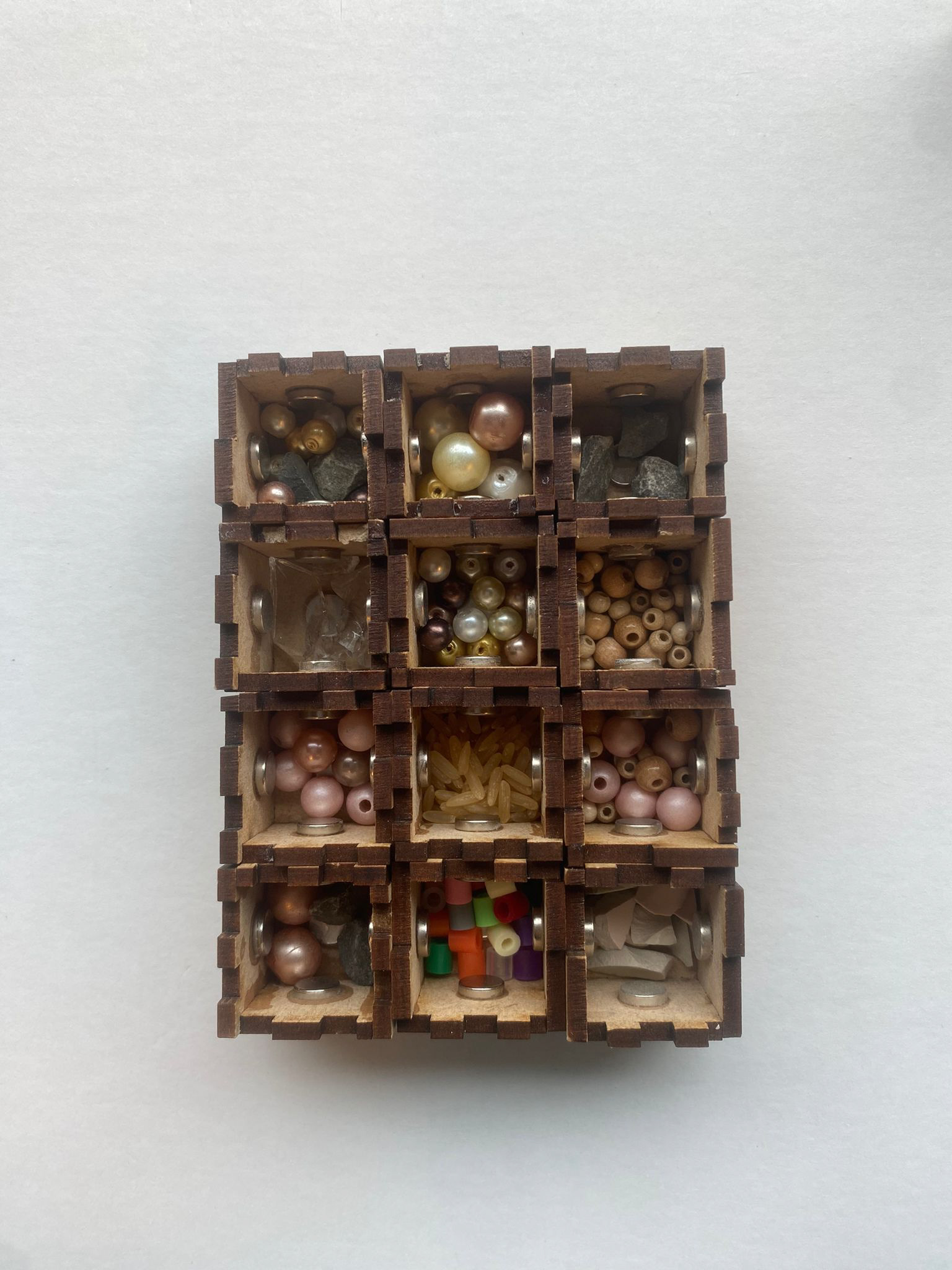 Contents of each cube to make different sounds