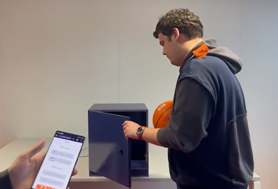 One locker built to showcase unlocking/locking with app