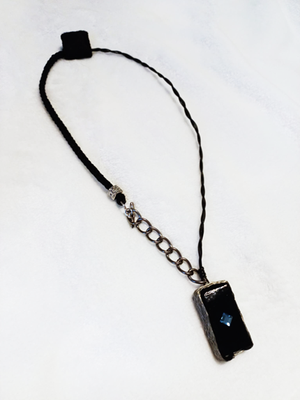 Design of the PosturePendant necklace