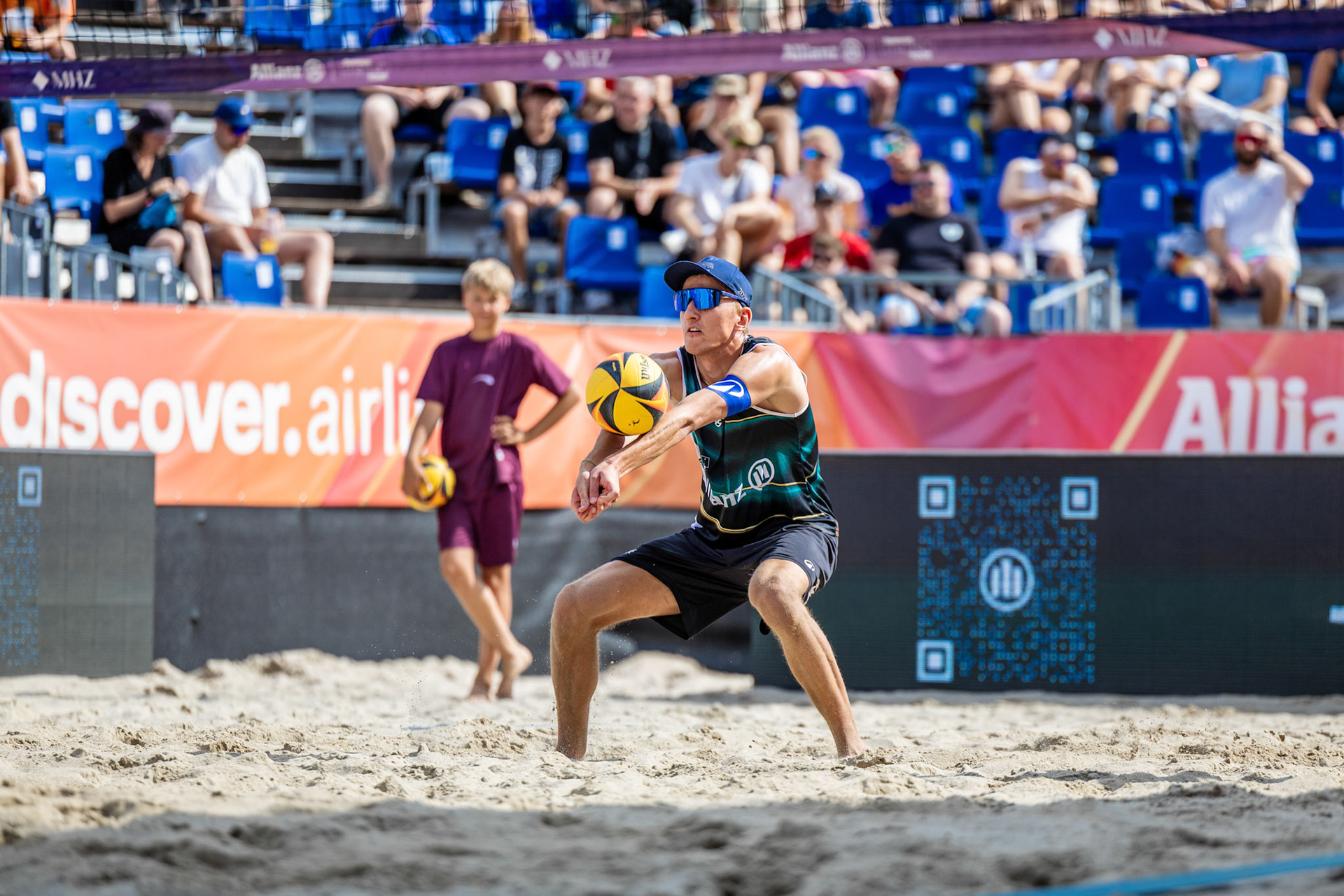 Momme Lorenz (1. Beachclub Kiel) baggert