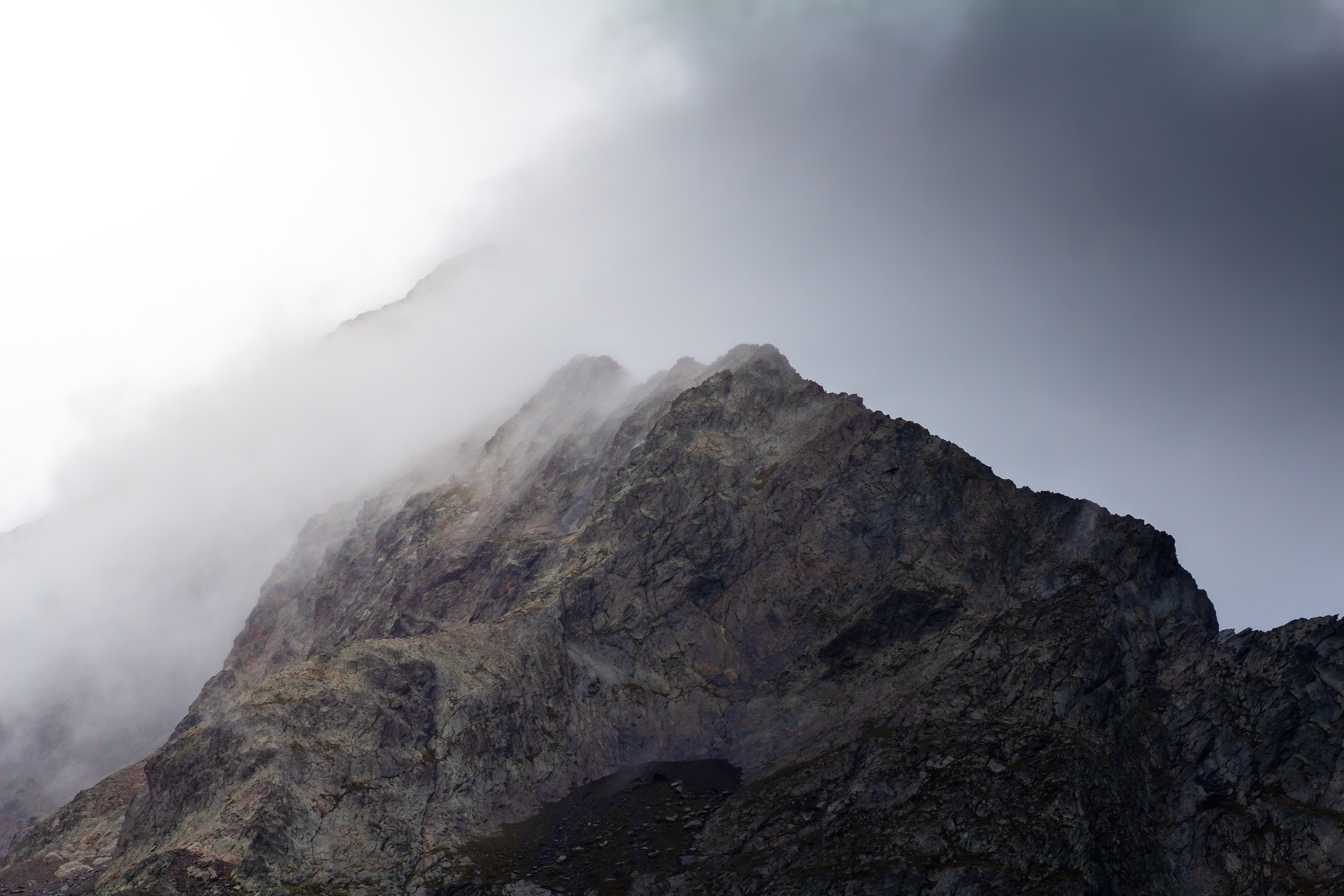 Les nuages envahissent les sommets