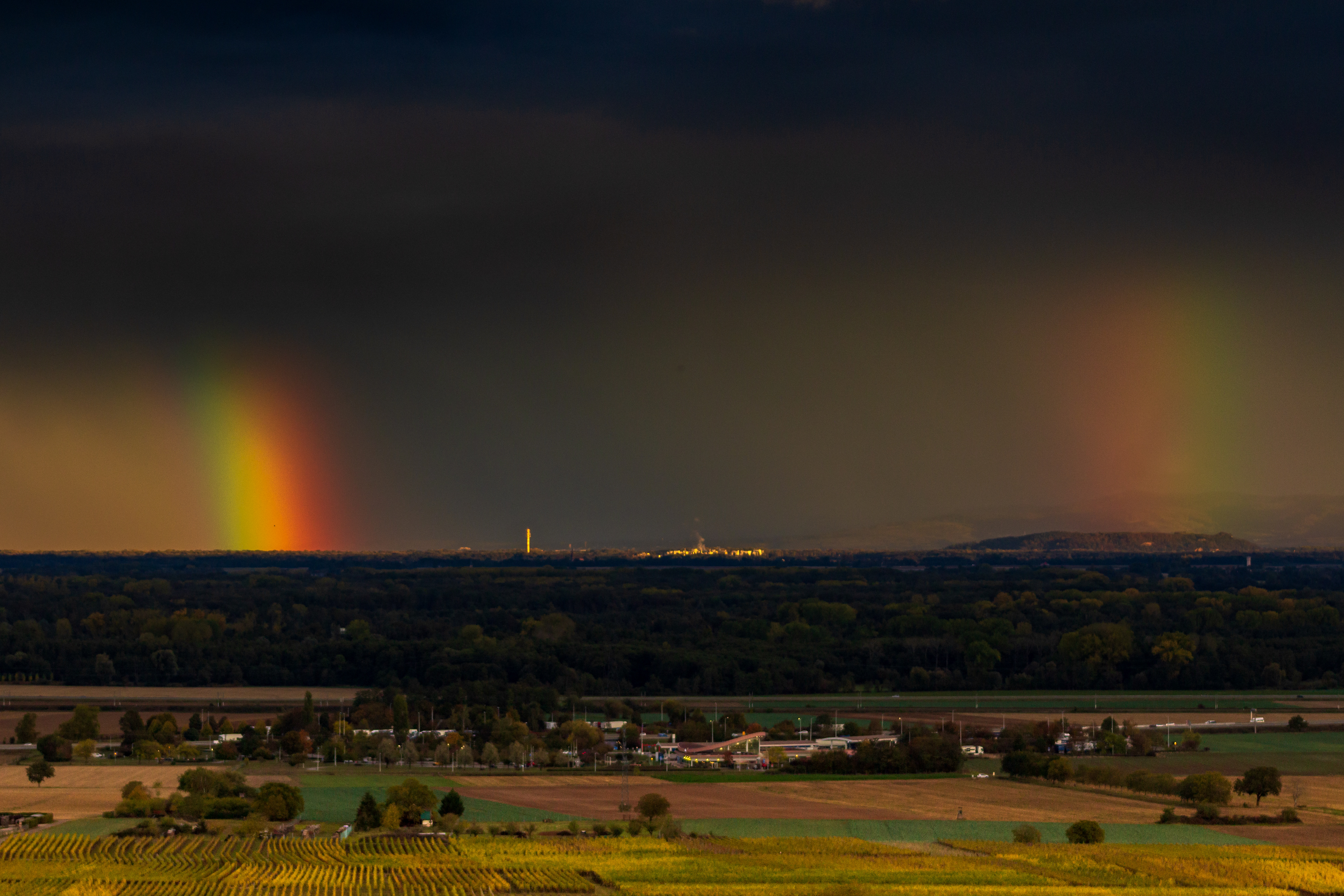 Double arc-en-ciel sur la plaine