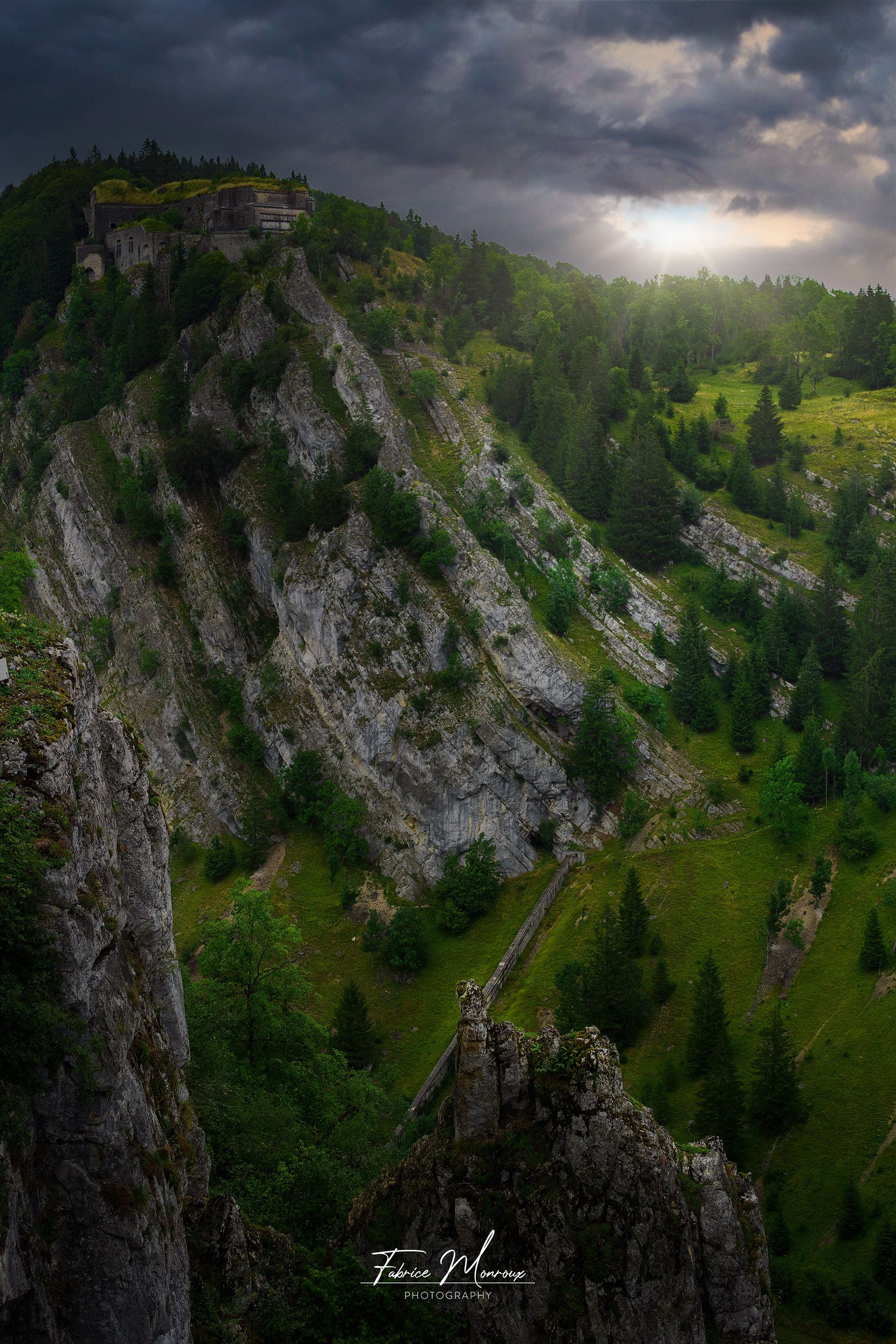 Le fort Mahler juché sur son pic rocheux