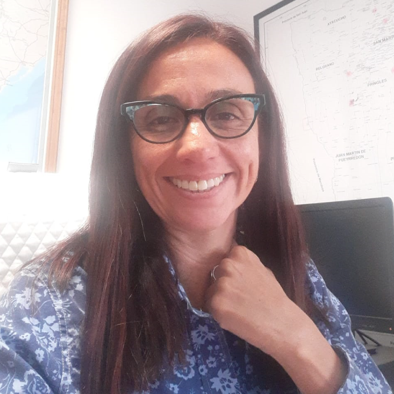 Daniela SALAZAR Ing. Agrónoma . Directora del Centro Regional La Pampa – San Luis de SENASA. Herramientas para la transición desde las políticas públicas: NORMATIVA DE SENASA PARA LA PRODUCCIÓN AGROECOLÓGICA