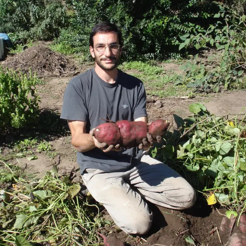 Gabriel LARA Ingeniero Agrónomo, docente en la facultad de Agronomía UNLPam . Productor de plantas y alimentos. AGROECOLOGÍA Y EXPERIENCIAS EN UNA CHACRA INTEGRAL EN LA PAMPA