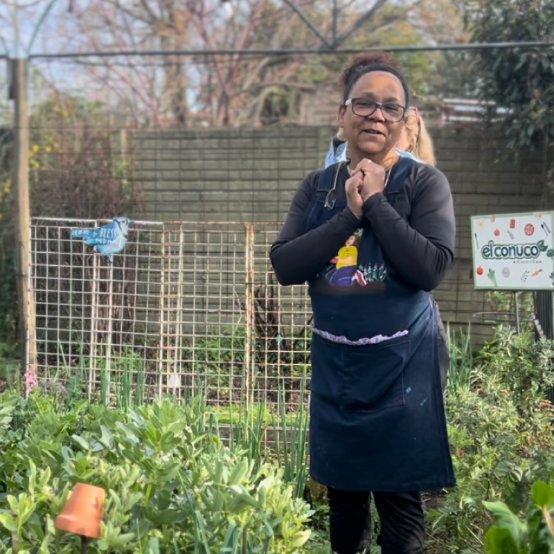 Cruz María MARTINEZ Diseñadora de huertas urbanas y productora de alimentos en El Conuco. HORTICULTURA FAMILIAR