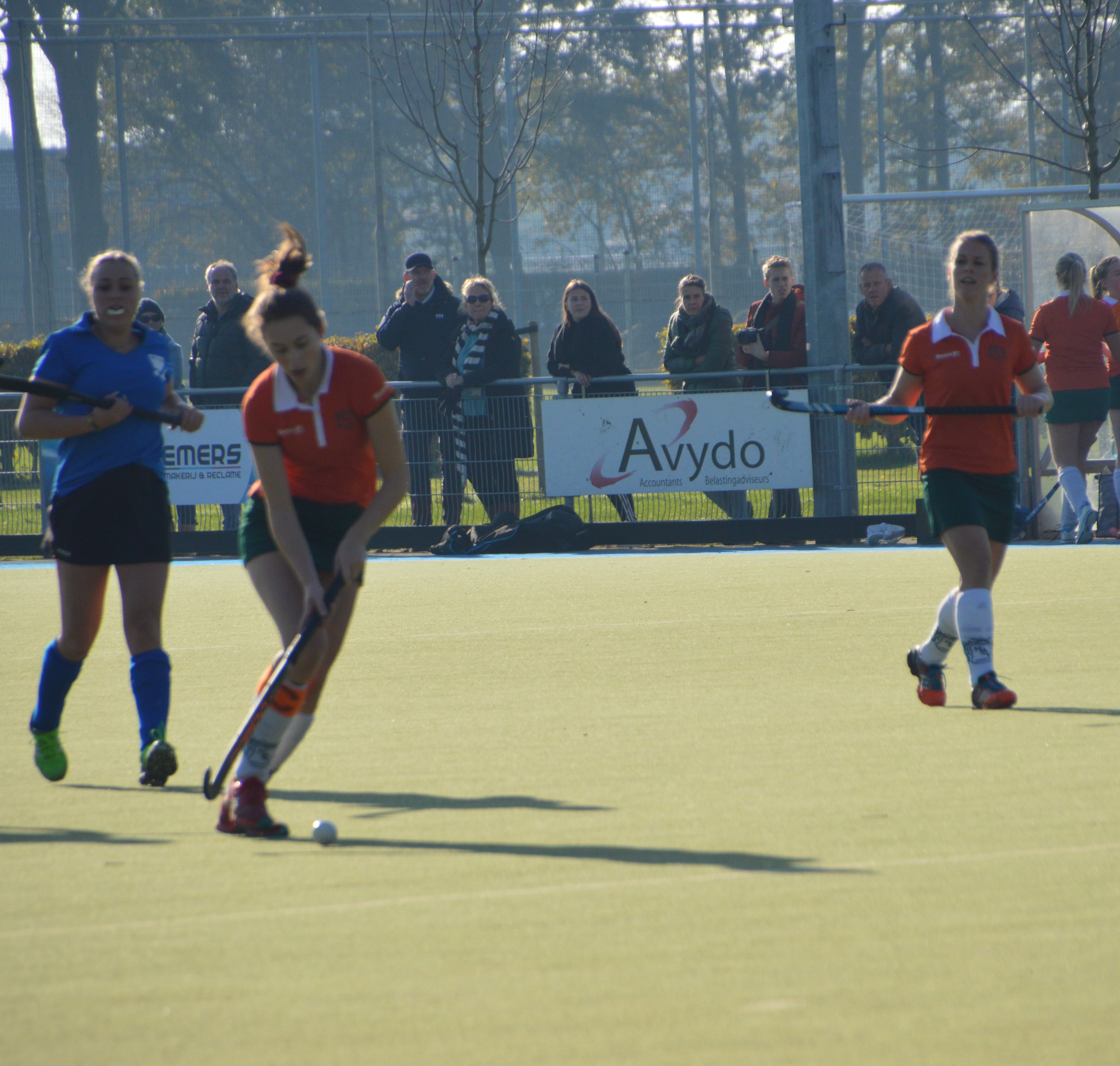 Ik hockey al heel wat jaren in de eerste teams. Ook heb ik jarenlang training gegeven aan de jeugd