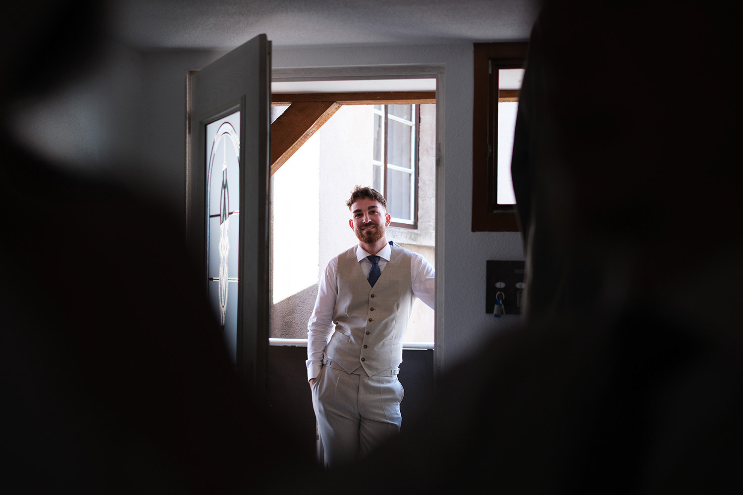 Le regard bienveillant du témoin de mariage