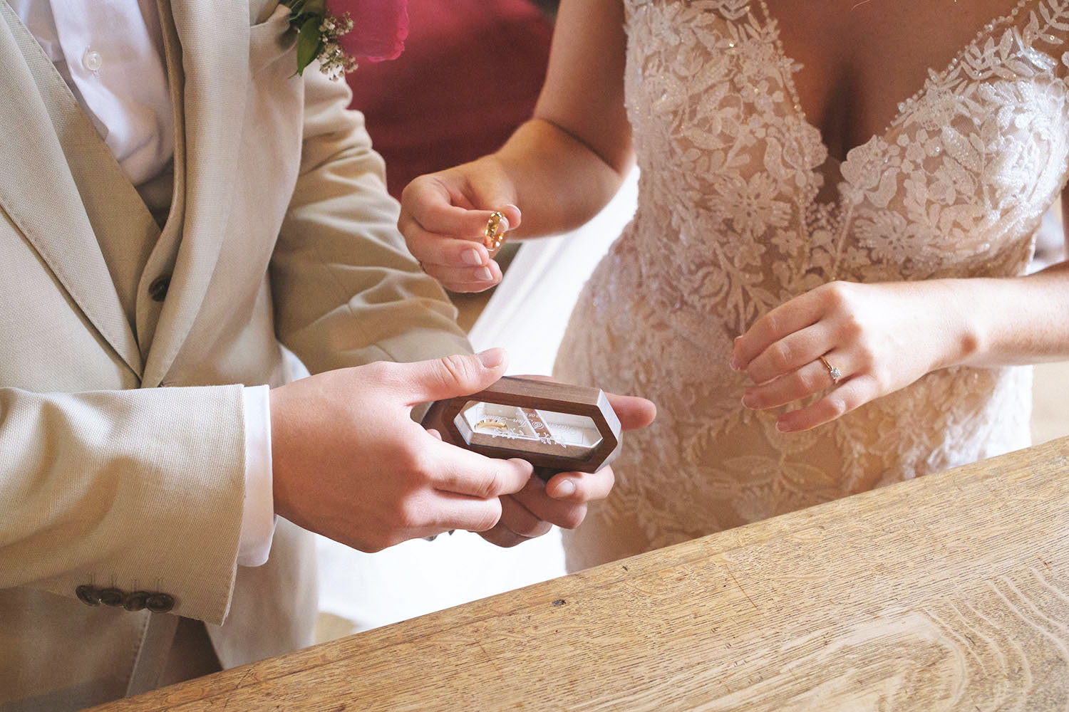 Échange des alliances à la mairie