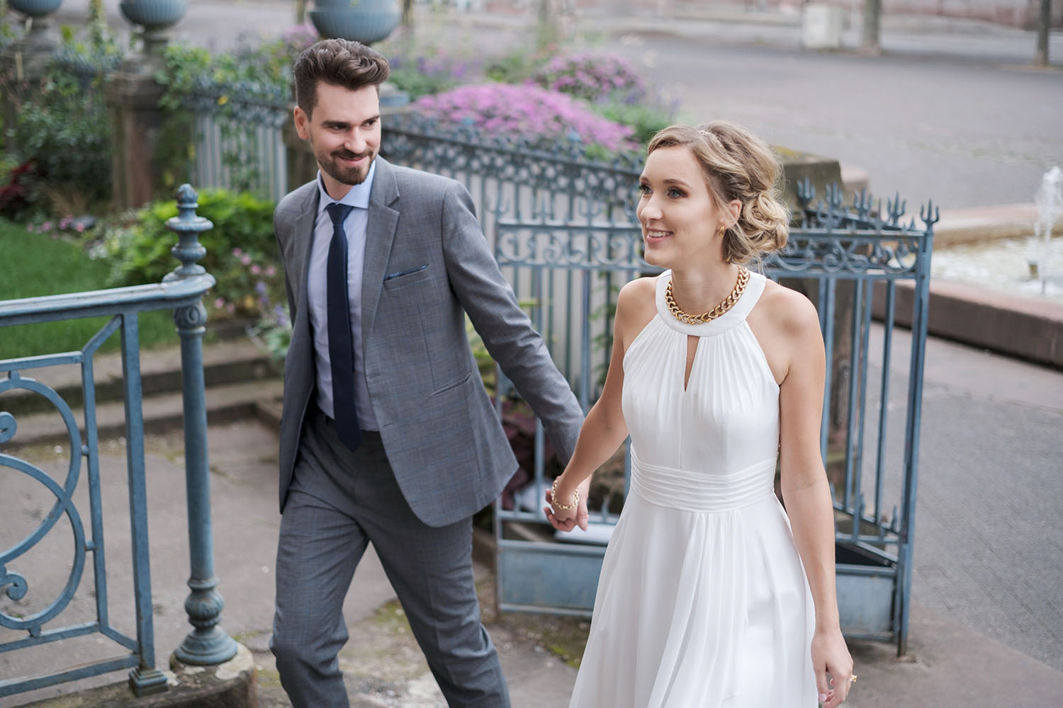 Arrivée des mariés à l'Hôtel de ville de Strasbourg