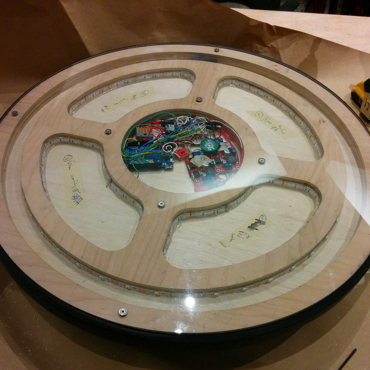 Internal component of board, including microprocessor, gyroscopes, and LEDs