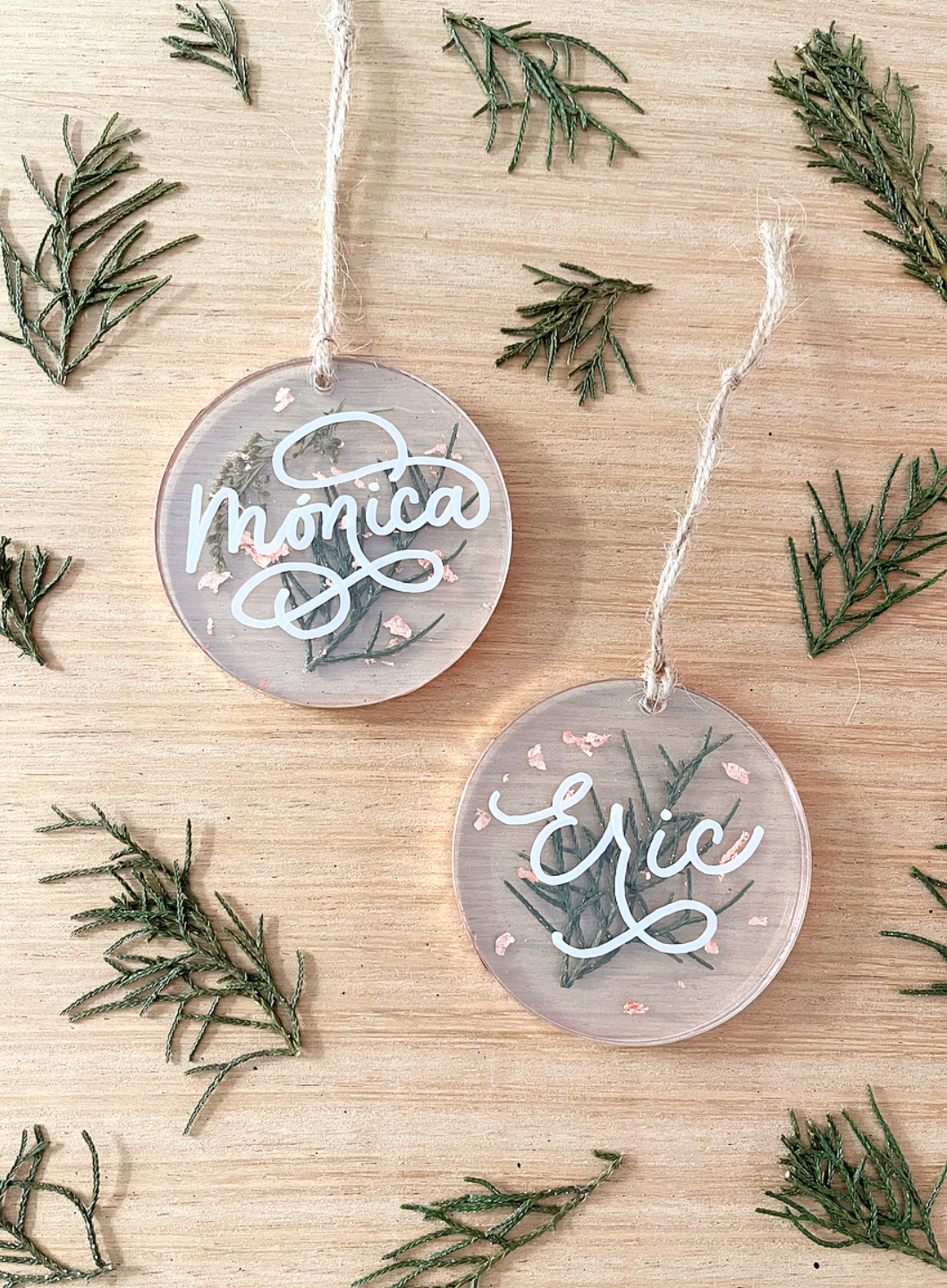 Ornamento con pino 3" | RD$550