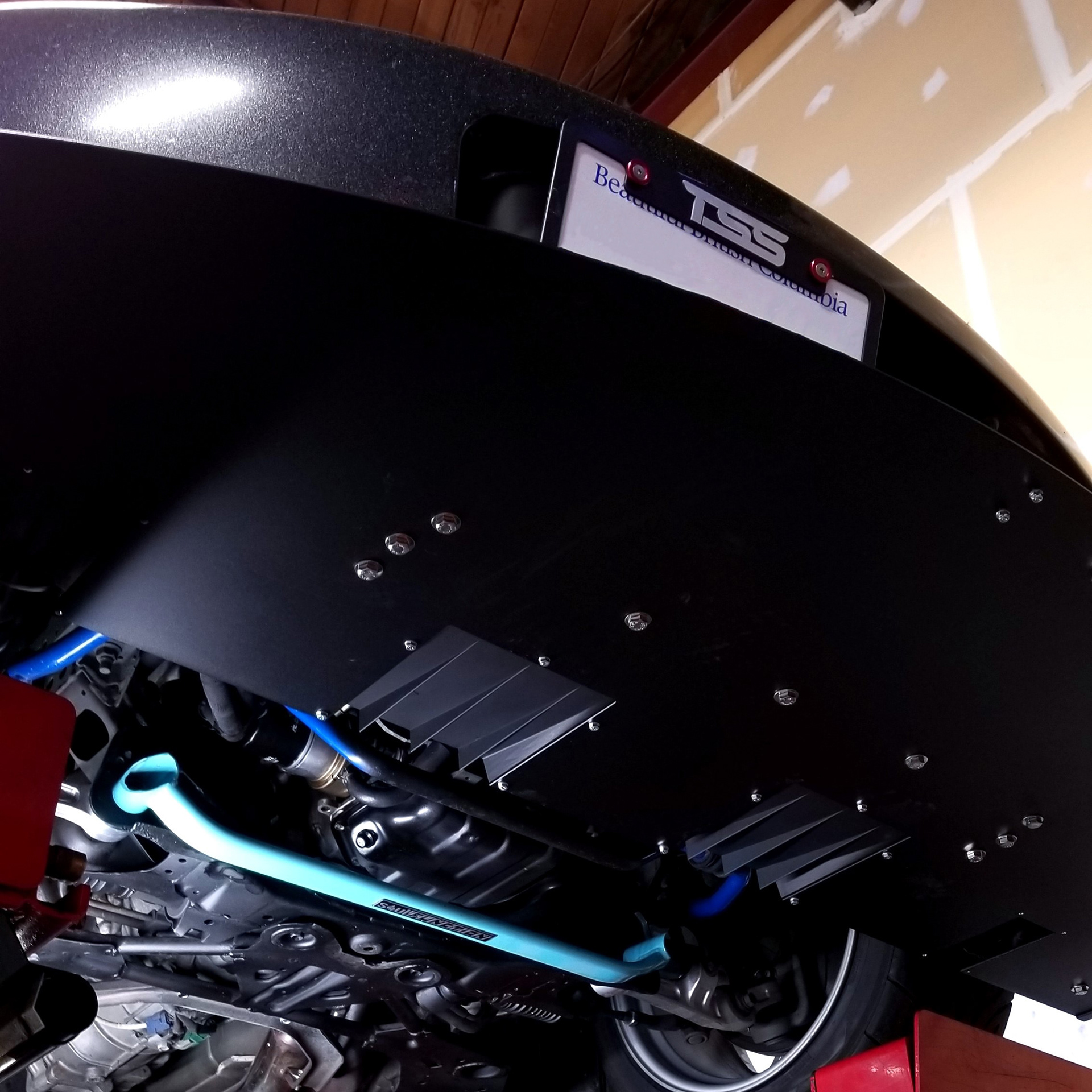 Nissan 350Z chassis-mounted front splitter underside.