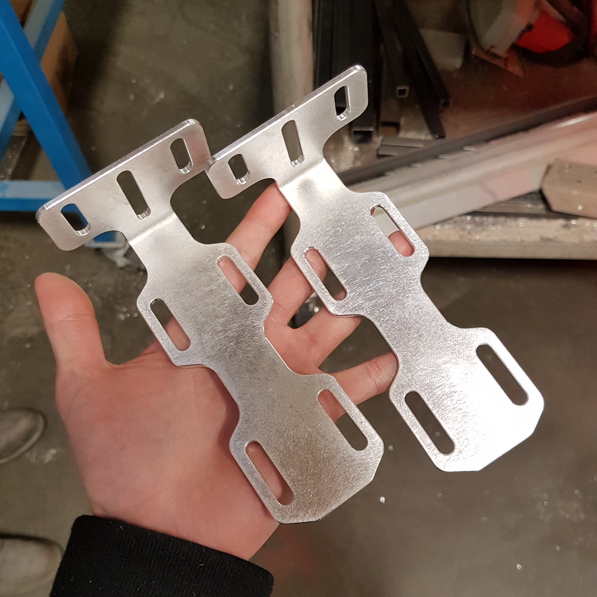 APR chassis-mount splitter brackets.