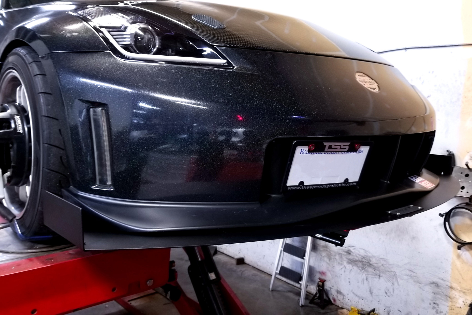 Nissan 350Z chassis-mounted front splitter installation.
