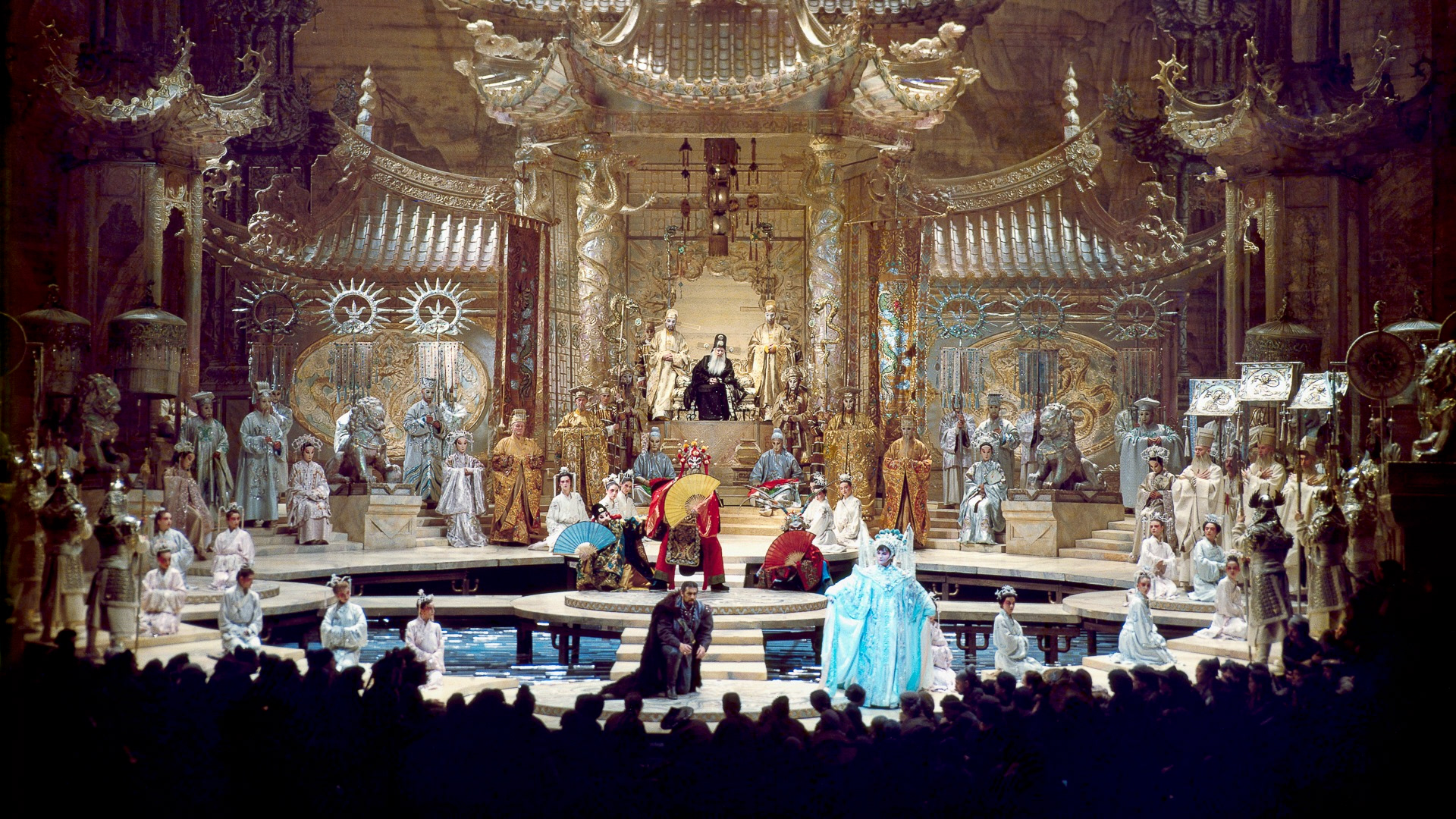 ... to this. The set change got a round of applause. (This photo is also not mine: see Note.)