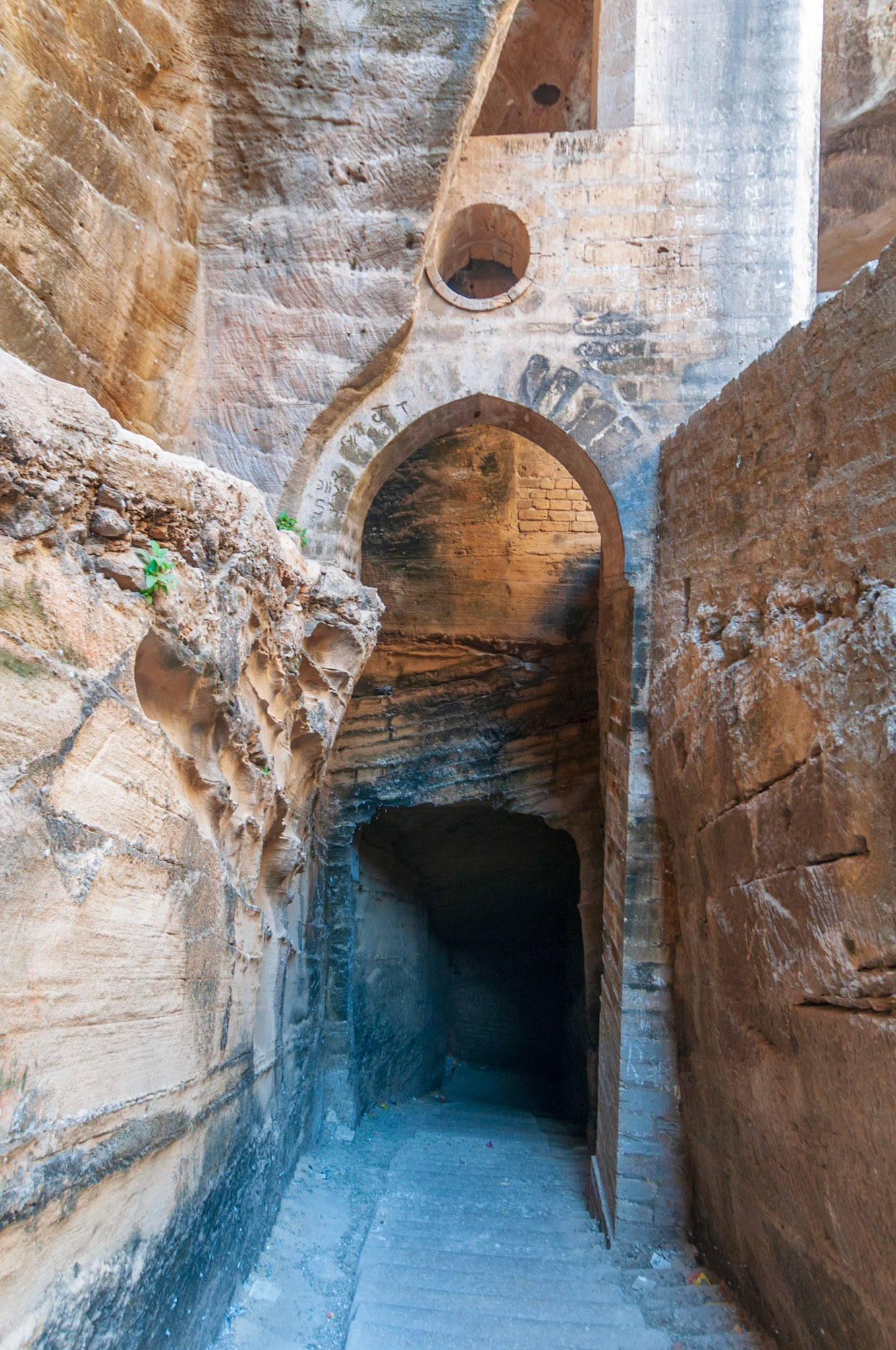 Navghan Kuvo