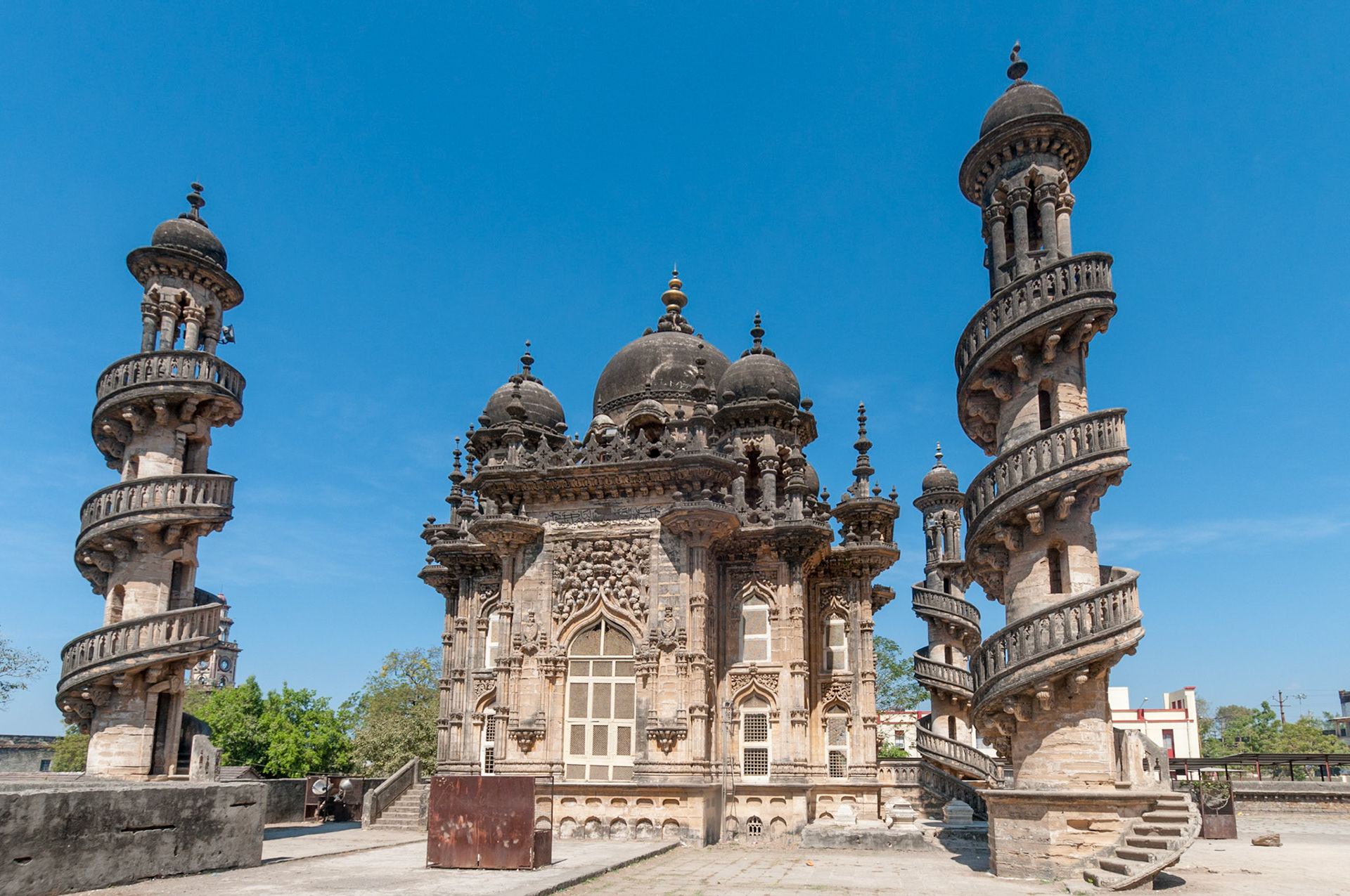 Mahabat Maqbara