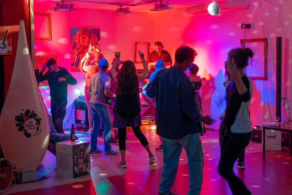 Tanzparty in der Künstlerkolonie Fichtelgebirge mit DJ Nomad und DJ Sam Collé