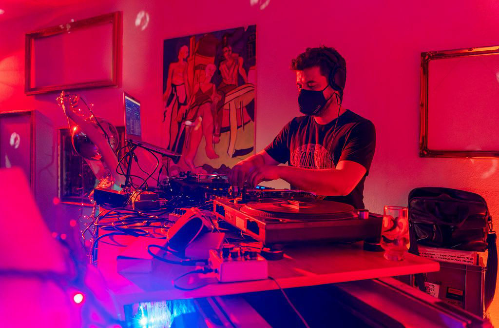 Tanzparty in der Künstlerkolonie Fichtelgebirge mit DJ Nomad und DJ Sam Collé