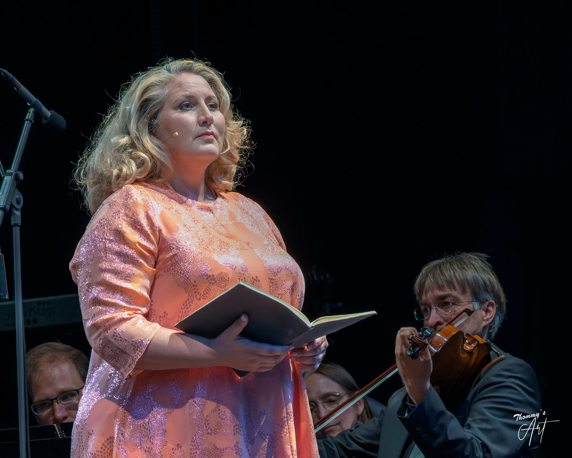 Okka von der Dammerau beim Open Air Konzert am grünen Hügel