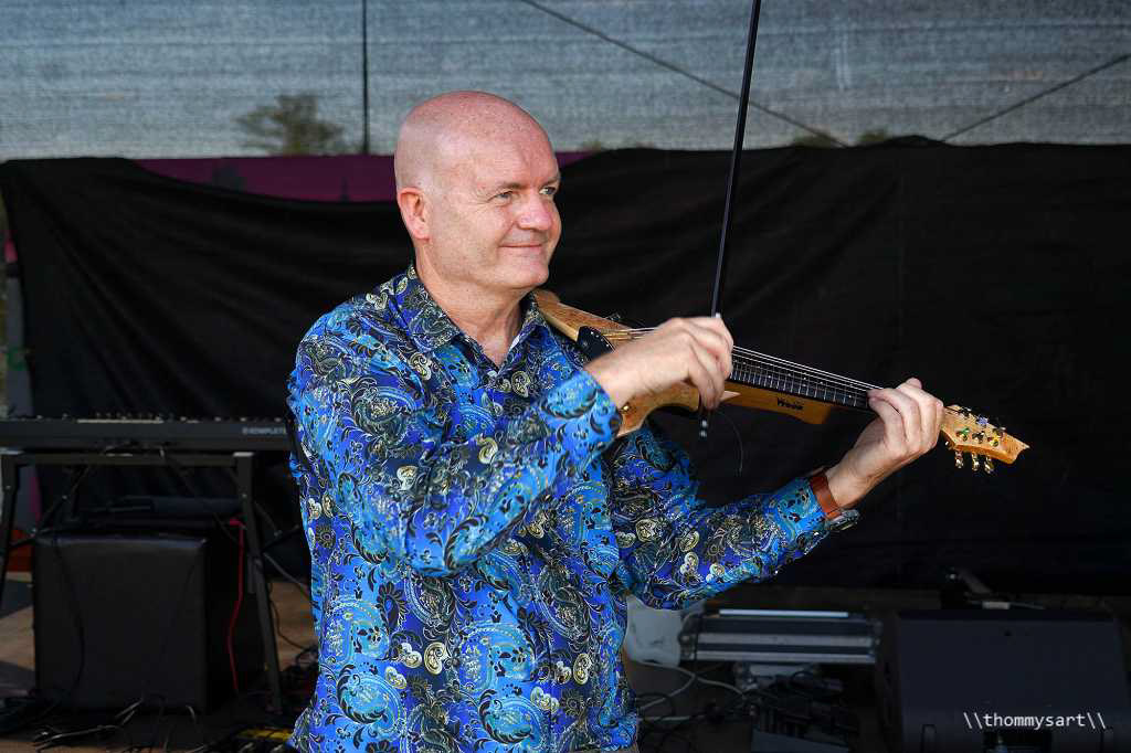 das University of Illinois Electric String Ensemble mit Professor Rudolf Haken auf der Seebühne Wilhelminenaue für das Festival Junger Künstler