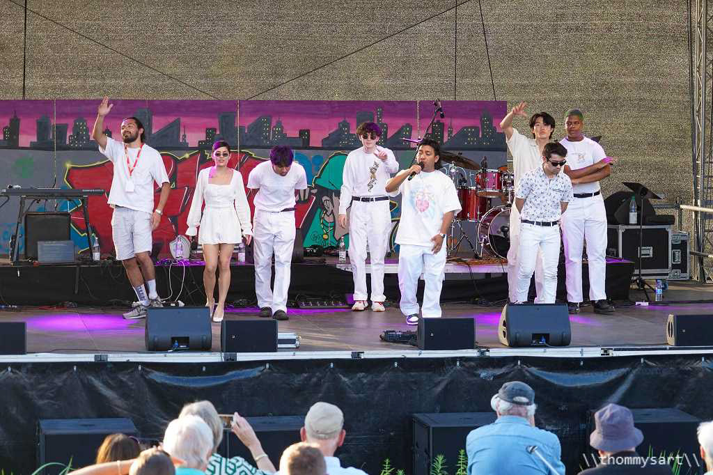 das University of Illinois Hip-Hop Collective auf der Seebühne Wilhelminenaue für das Festival junger Künstler