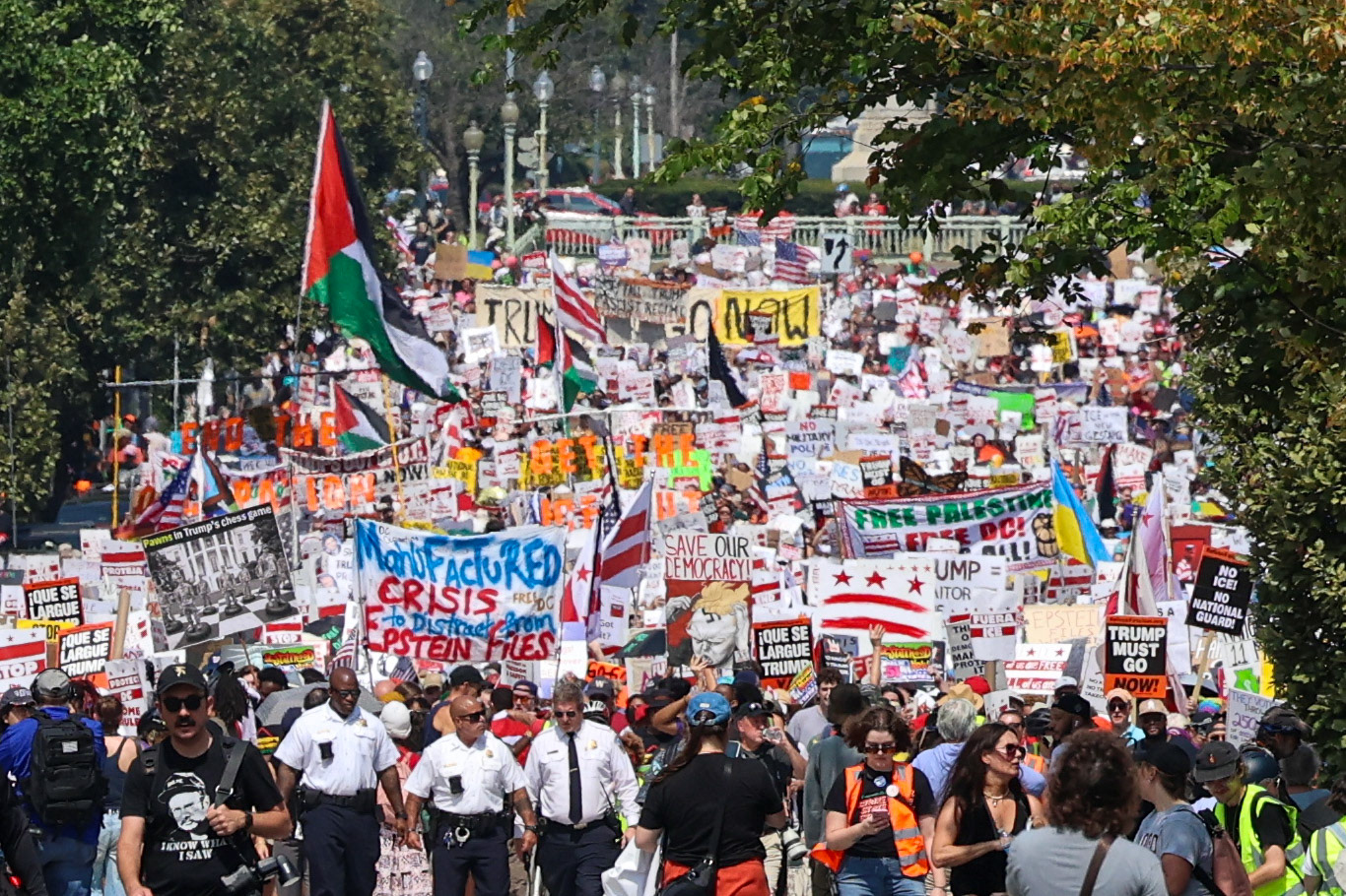 September 6, 2025, Washington, D.C., USA. Thousands of demonstrators take part in the "No Kings, Free DC" protest calling for statehood and voting rights for residents of the District of Columbia in Washington, DC. Activists rallied at Freedom Plaza demanding full political representation and an end to federal control over local governance regarding the armed National Guard, Federal Agents and Immigration, Customs and Enforcement Agents. Photo Credit: Robyn Stevens Brody/Sipa USA.