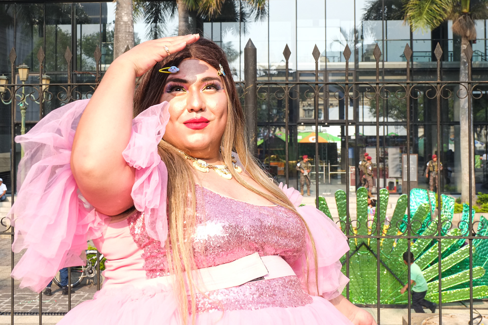 Mujer Trans durante la caravana contra la transfobia del 17 de mayo 2023 en Ciudad de Guatemala