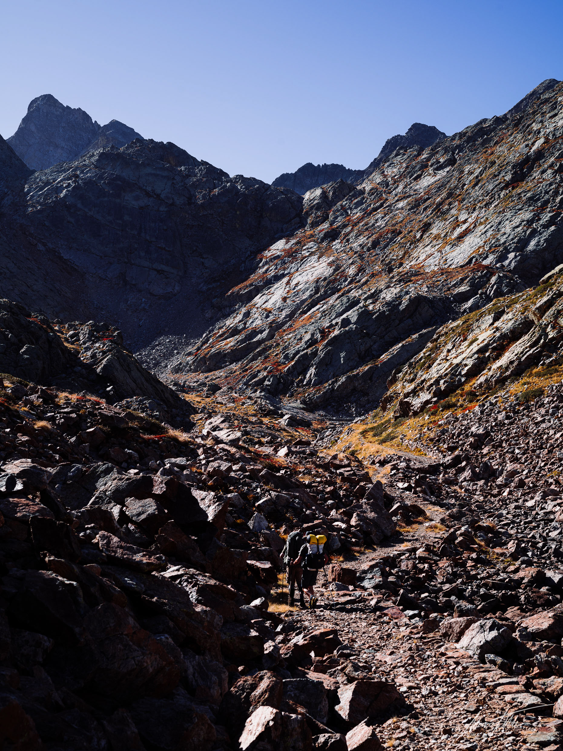 Der beschwerlichste Anstieg steht bevor, es geht hinauf zum Colle Est della Paur (2.890 m) - Leica M11 mit Apo-Summicron-M 1:2/50 ASPH