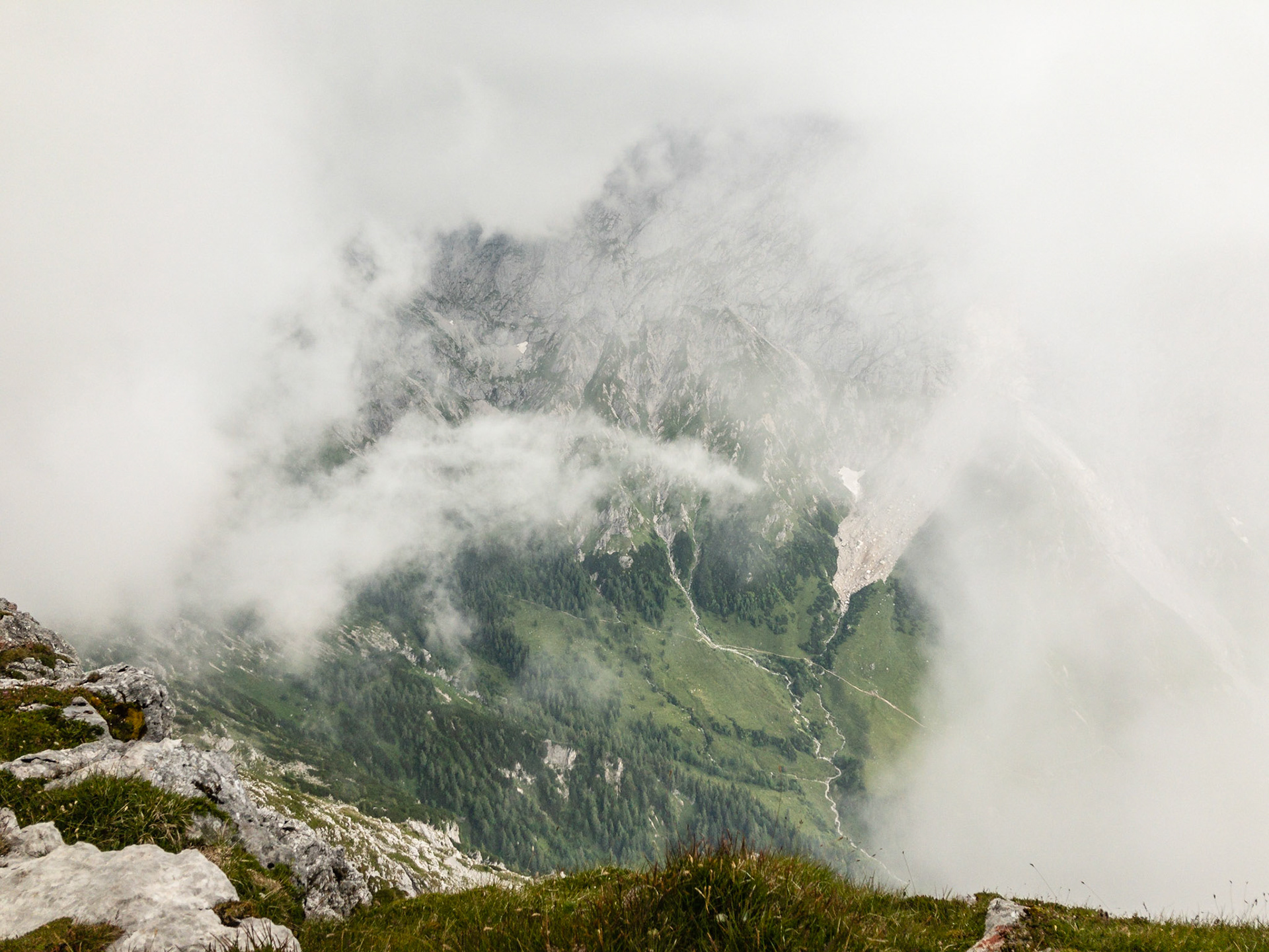 Schlechtes Wetter zieht auf. Blick vom Schneibstein in Richtung Hohes Brett.