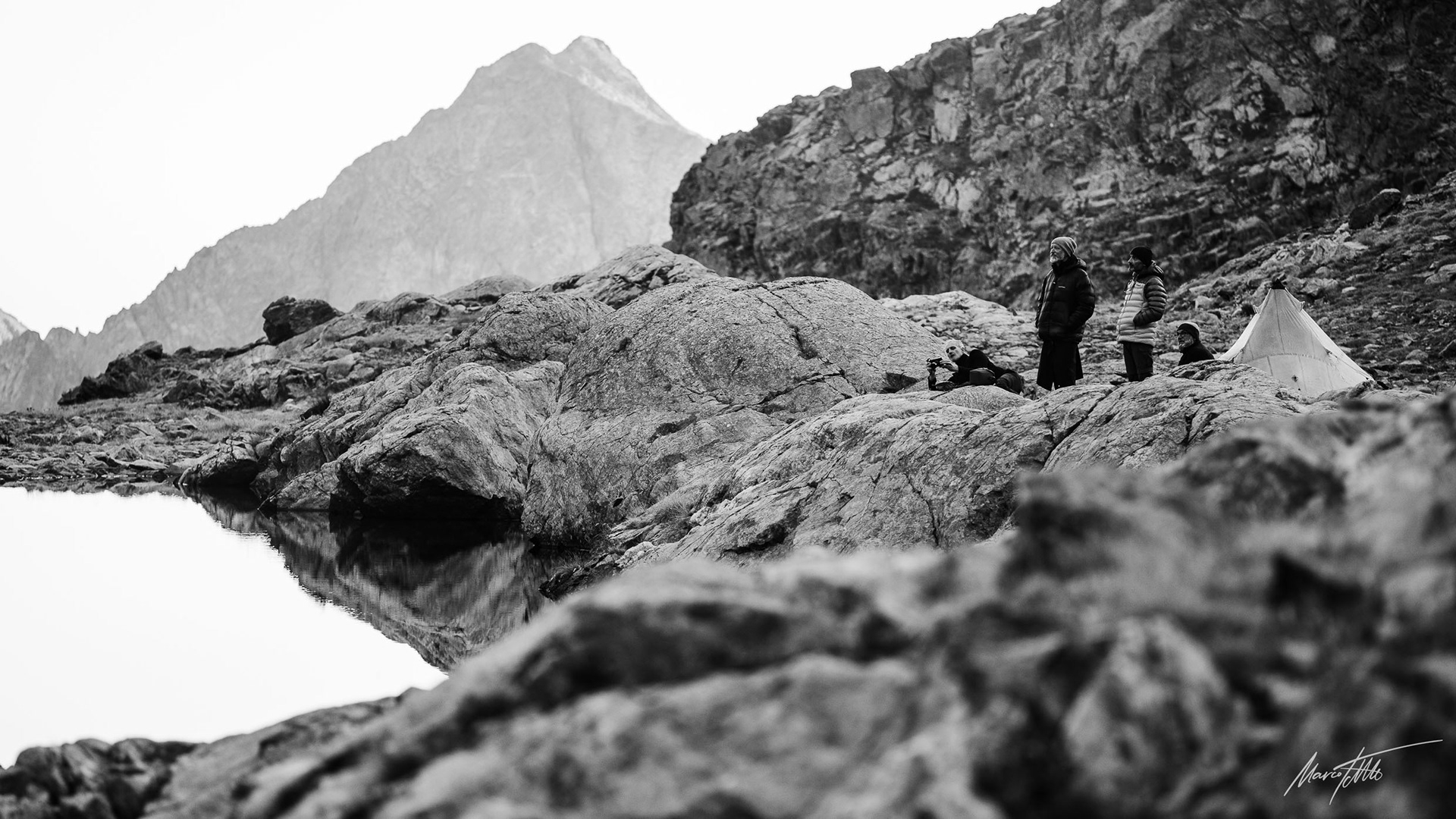 Aufmerksam beobachten wir das Verhalten der Steinböcke - Leica M11 mit Apo-Telyt-M 1:3.4/135