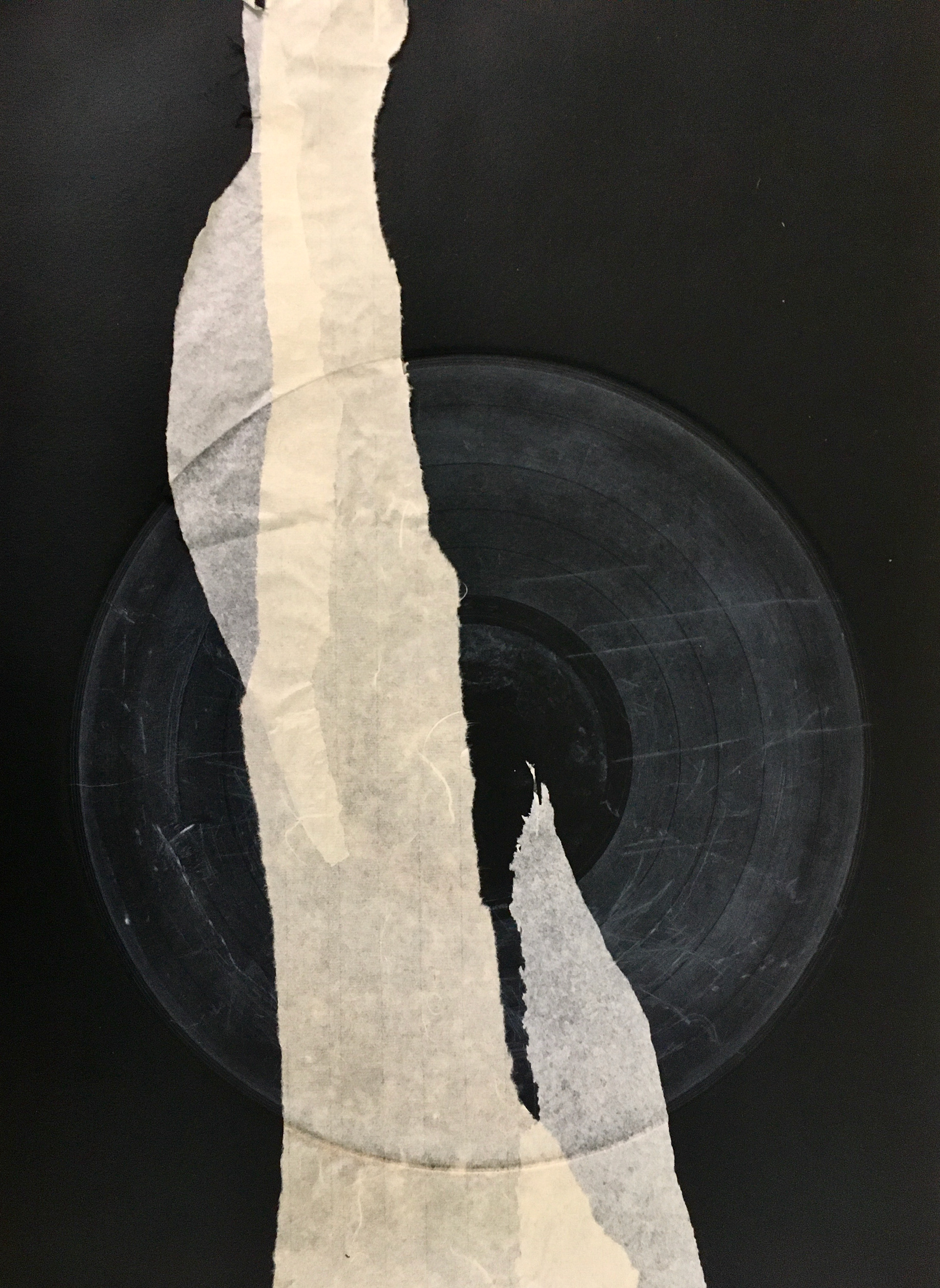 Graphonia // puntasecca su disco in vinile // carta Magnani Reverse Nera 300 g e fondino // 35 x 50 cm // 2022