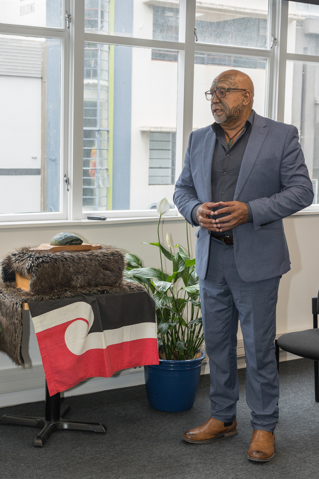 Hēmi Houkāmu speaking during a mihi whakatau to welcome Amy Ross to TEU.