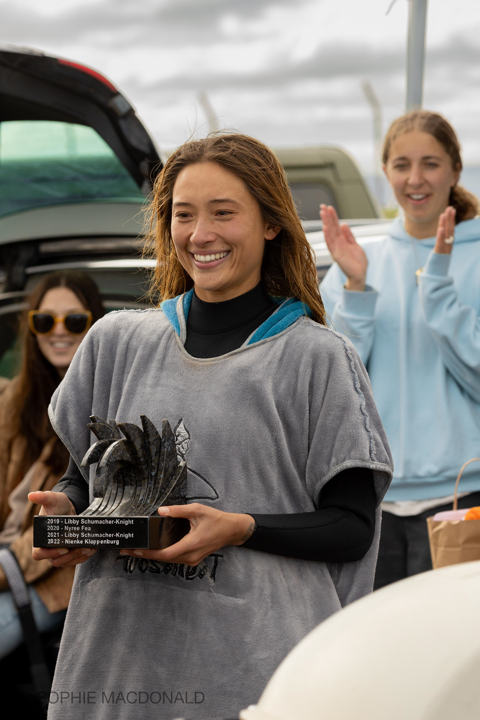 An award winner accepts her award.