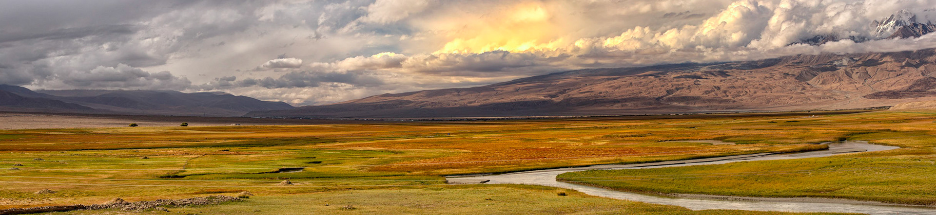 Panorama of the Tashgurgan wetlands, between China and Pakistan