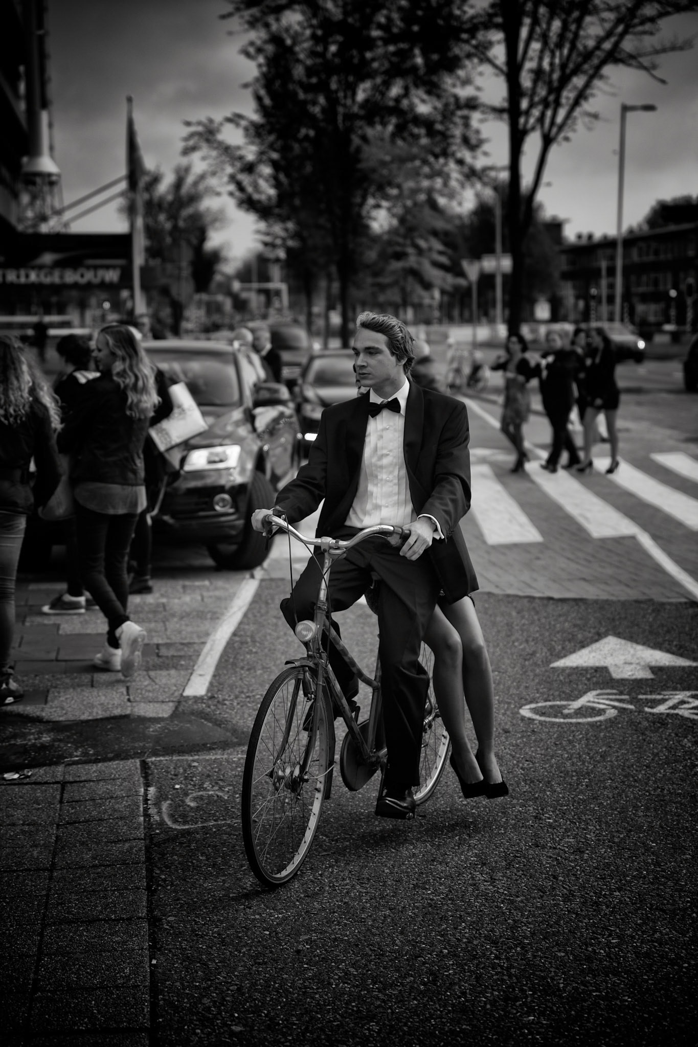 Renske and Ivar, both journalist, well dressed for a premiere, a couple, and on their bike